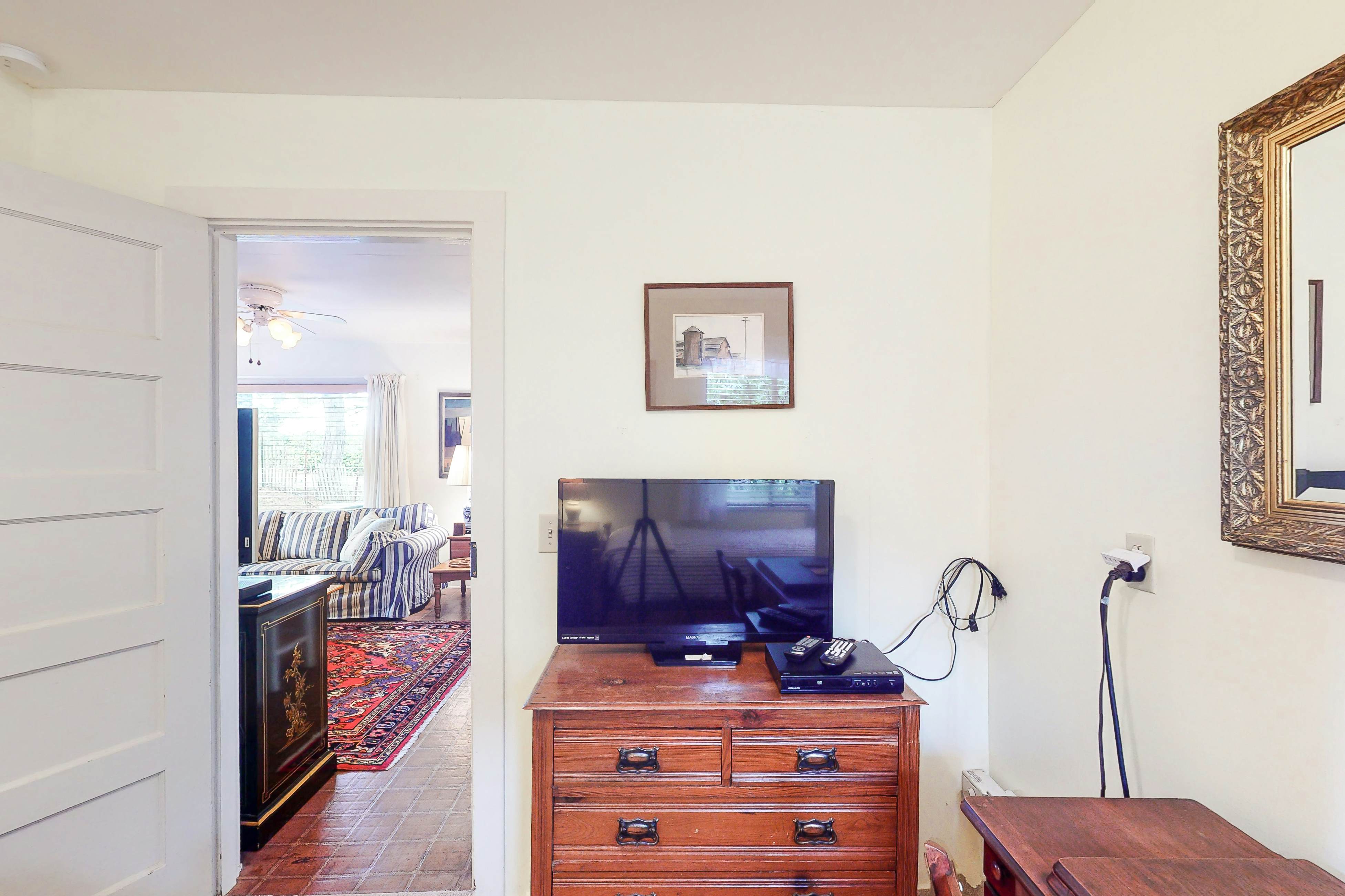 Charming dog friendly cabin with WiFi steps from beach and two blocks from golf