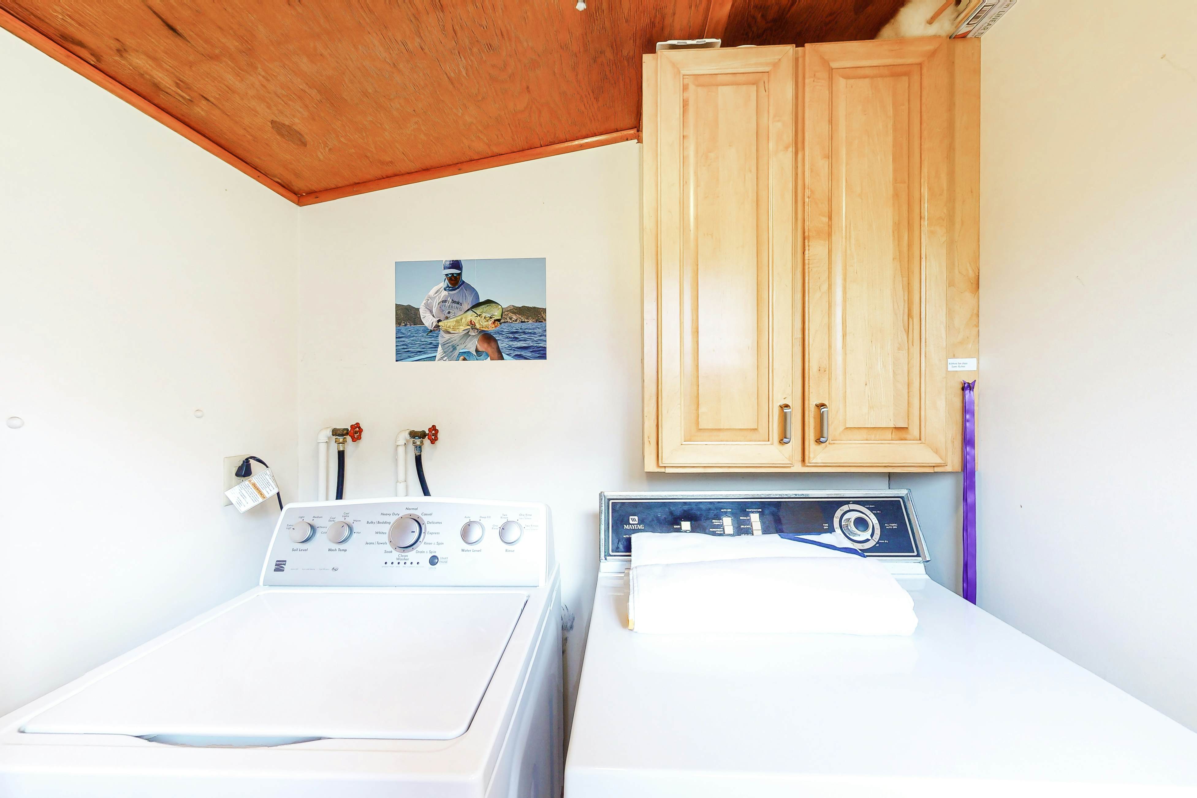 Charming dog friendly cabin with WiFi steps from beach and two blocks from golf