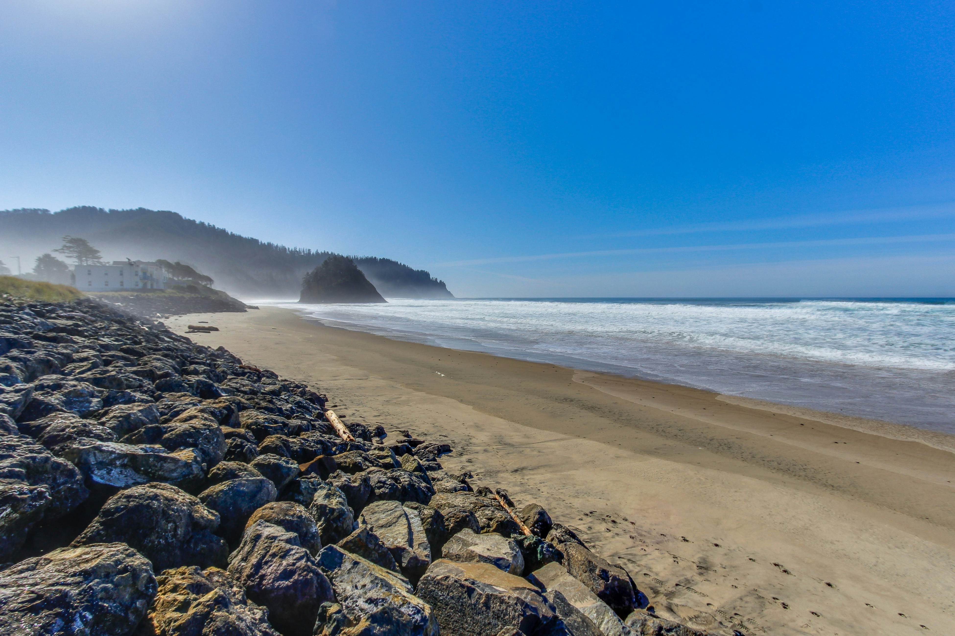 Charming dog friendly cabin with WiFi steps from beach and two blocks from golf