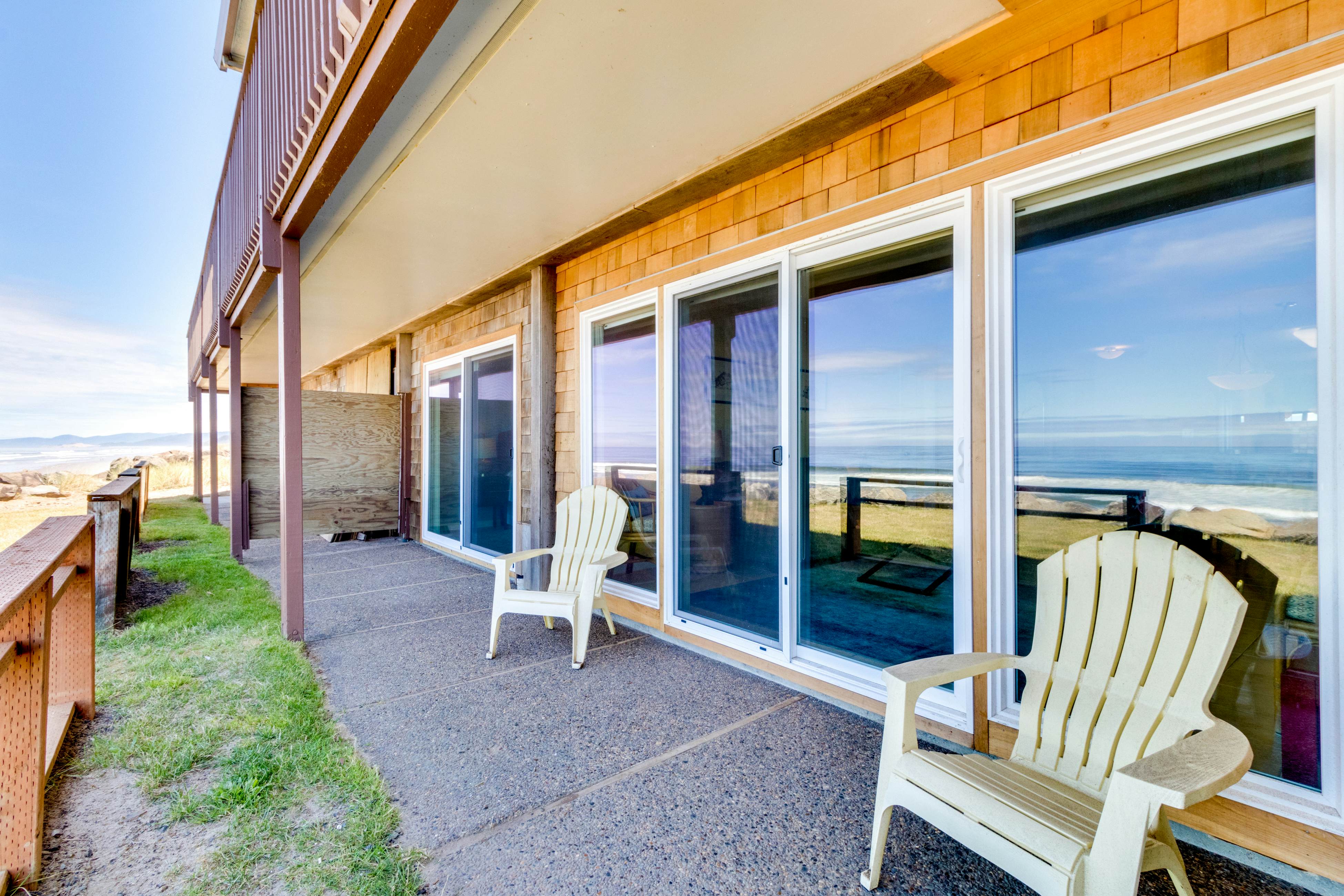 Dog-Friendly Oceanfront Condo with Sweeping Views and Beach Access