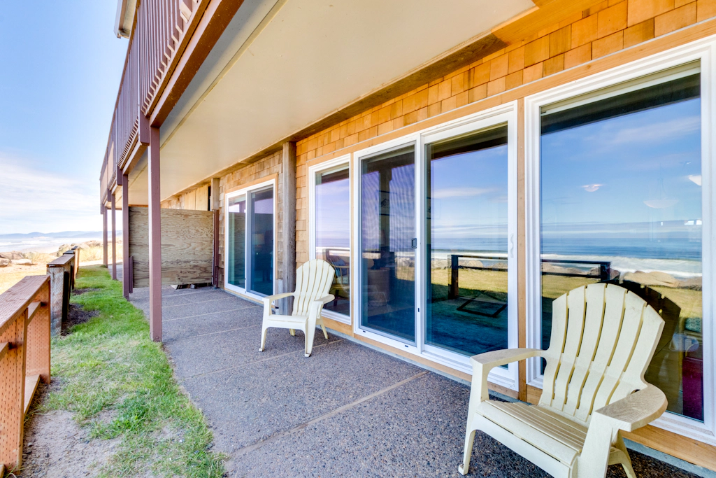 Oceanfront Condo with Sweeping Views and Beach Access
