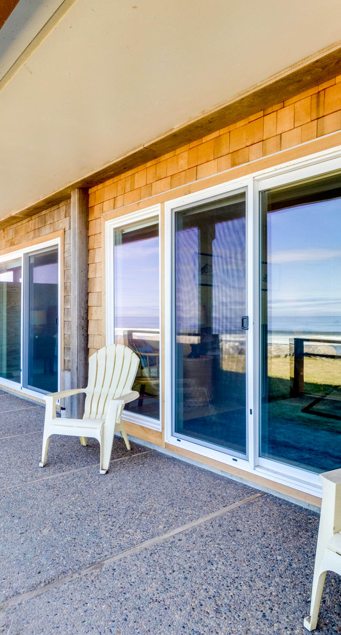 Oceanfront Condo with Sweeping Views and Beach Access