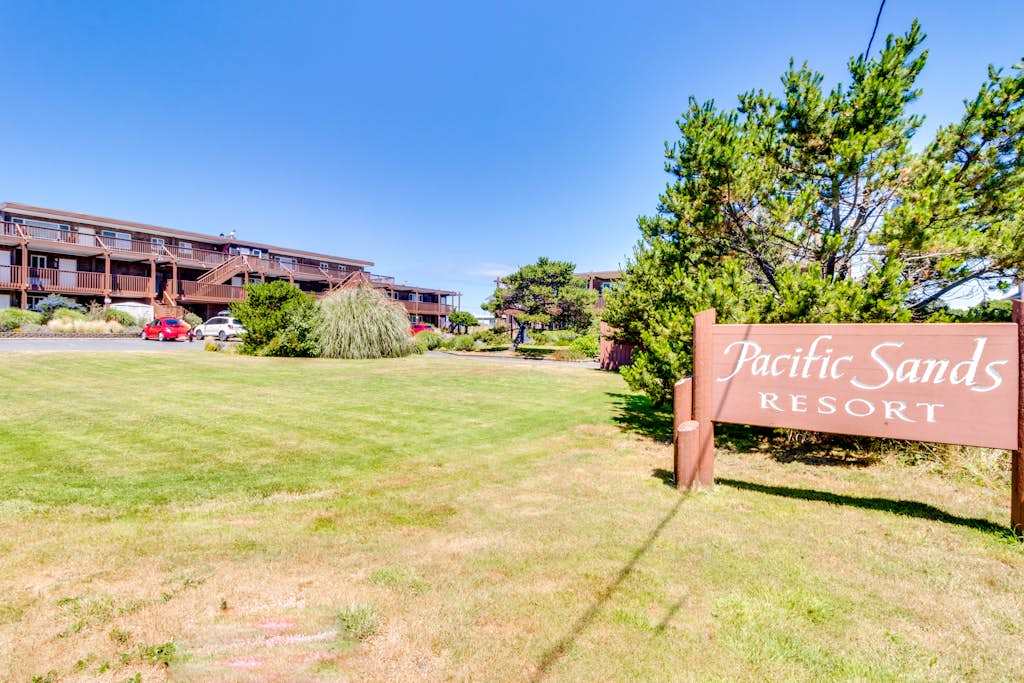 Oceanfront Condo with Sweeping Views and Beach Access