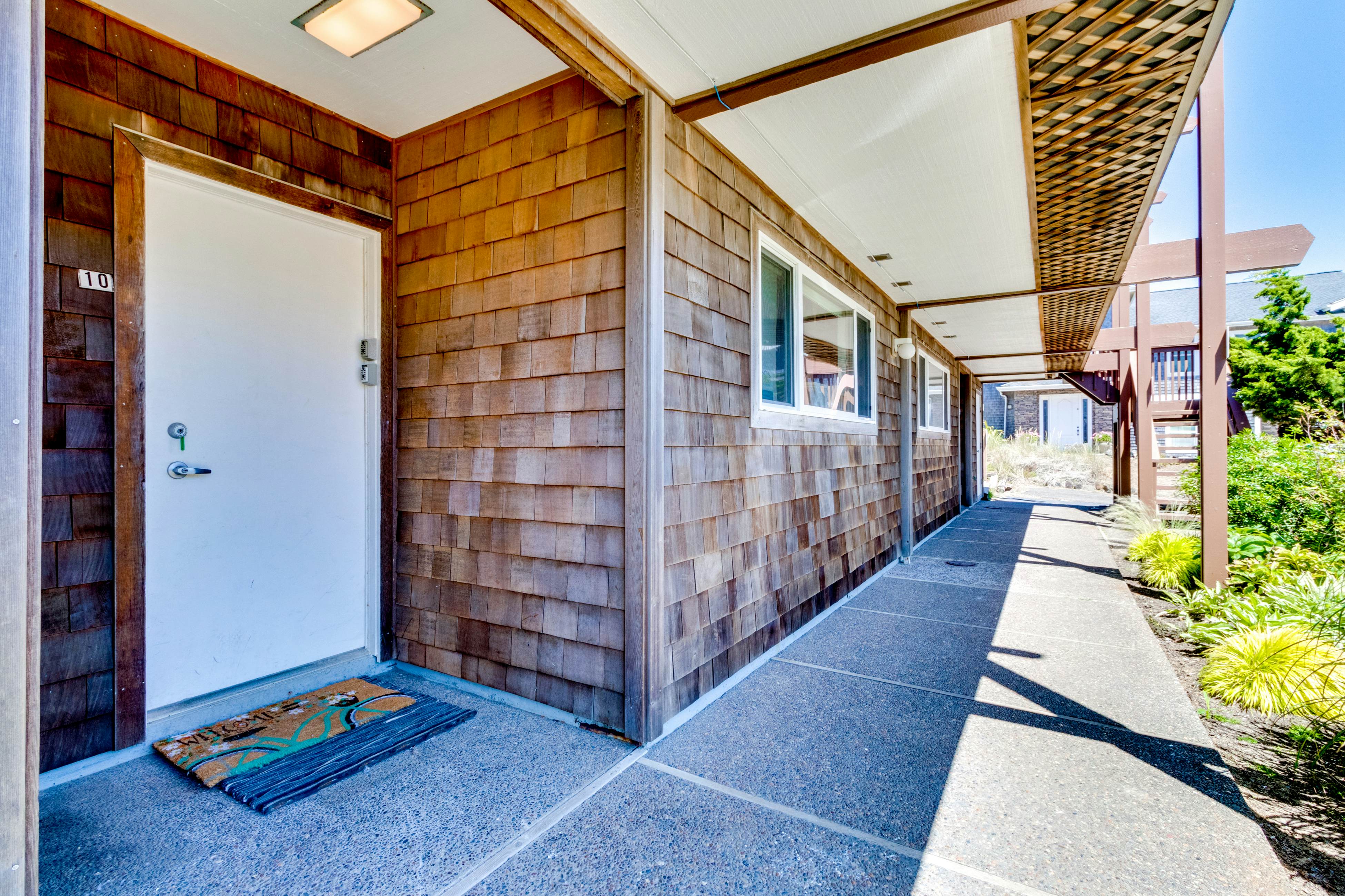 Dog-Friendly Oceanfront Condo with Sweeping Views and Beach Access