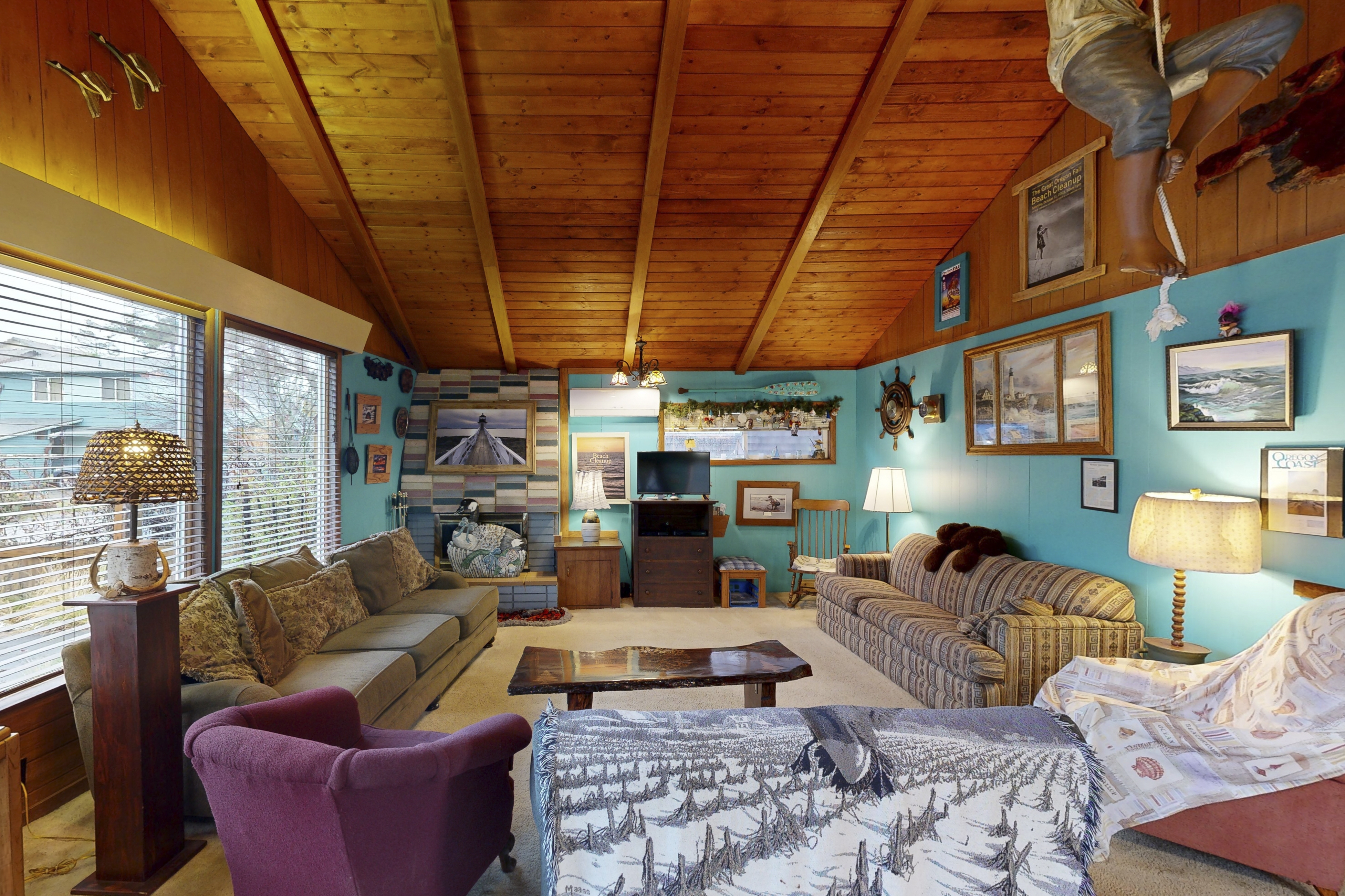 Charming Vintage House with Tranquil Garden Just Two Blocks to the Beach