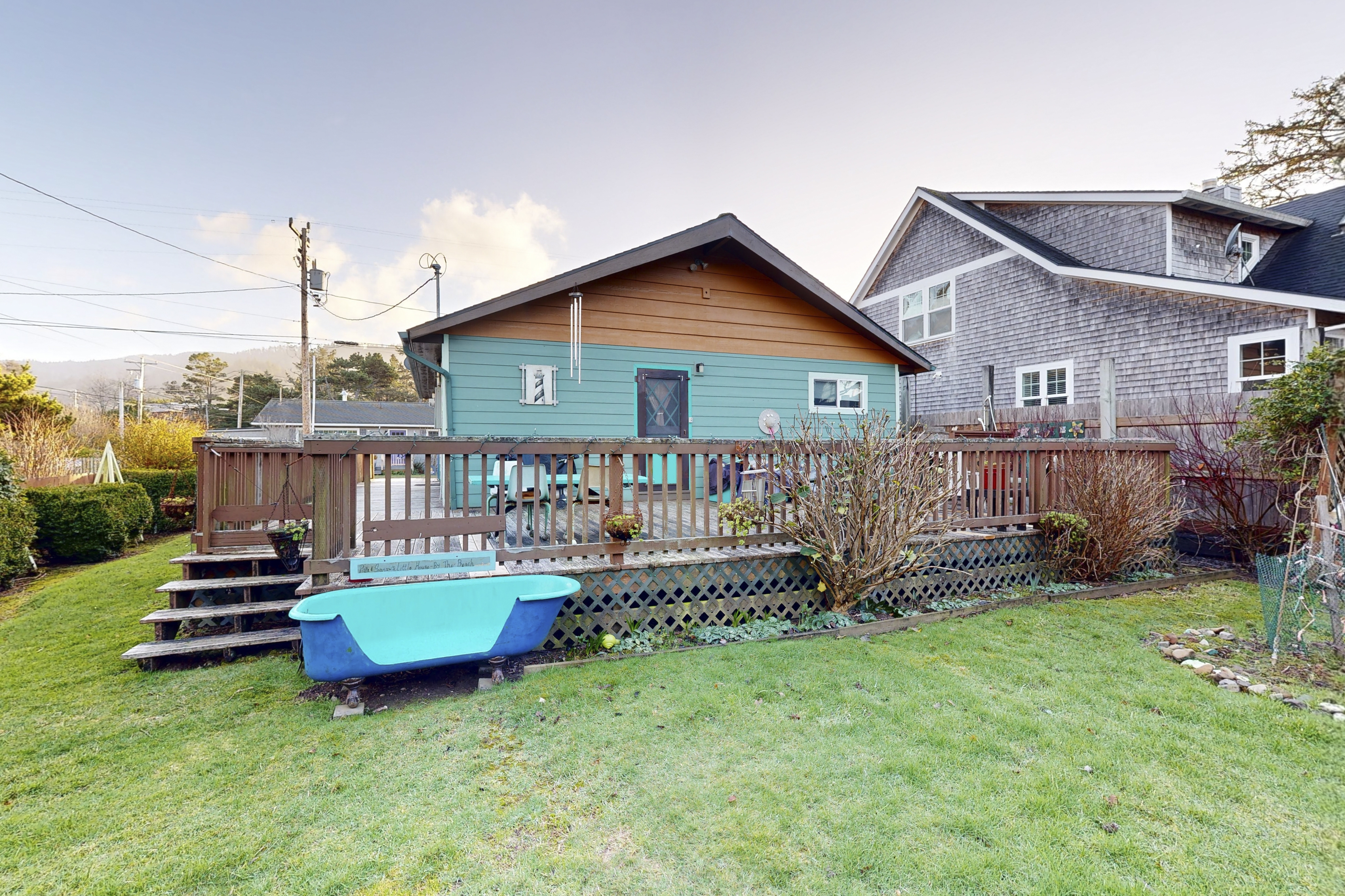 Charming Vintage House with Tranquil Garden Just Two Blocks to the Beach