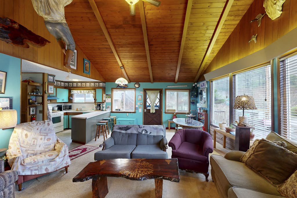 Two Blocks to Beach Vintage House with Tranquil Garden