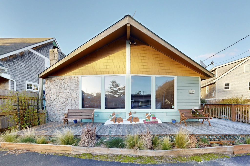 Two Blocks to Beach Vintage House with Tranquil Garden