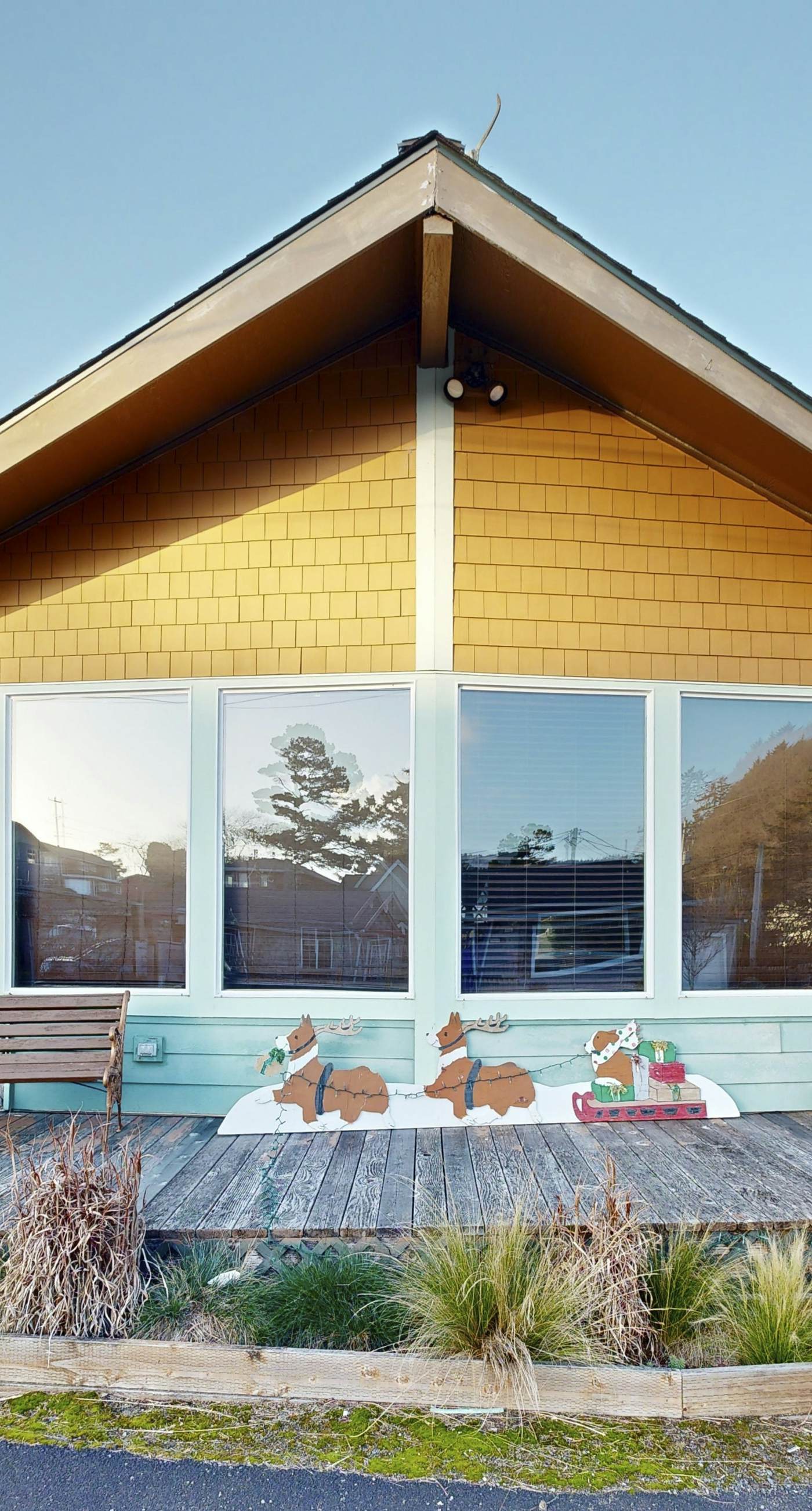 Two Blocks to Beach Vintage House with Tranquil Garden