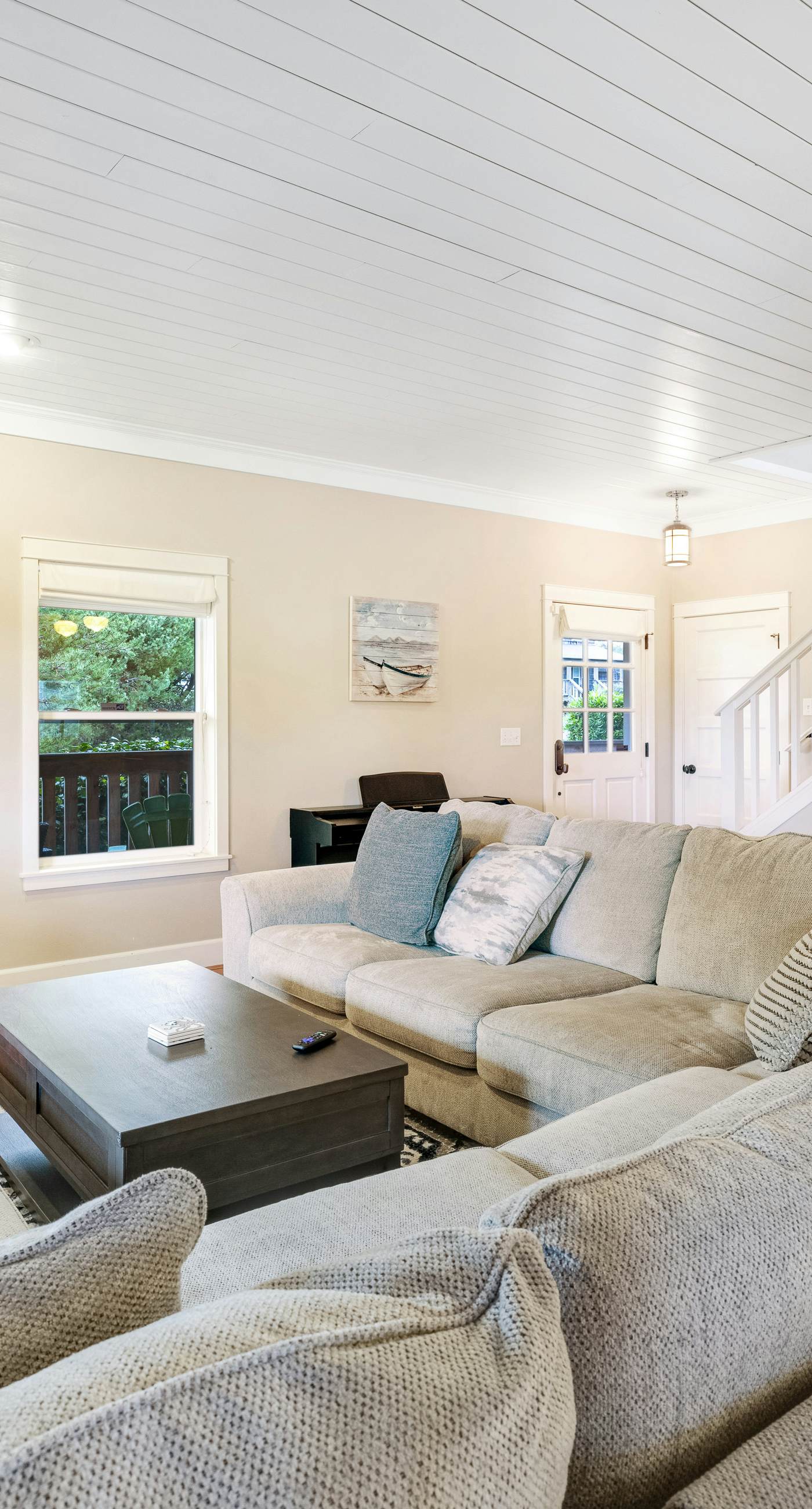 Family Home with Game Room WiFi Fireplace Private Hot Tub Walk to Beach