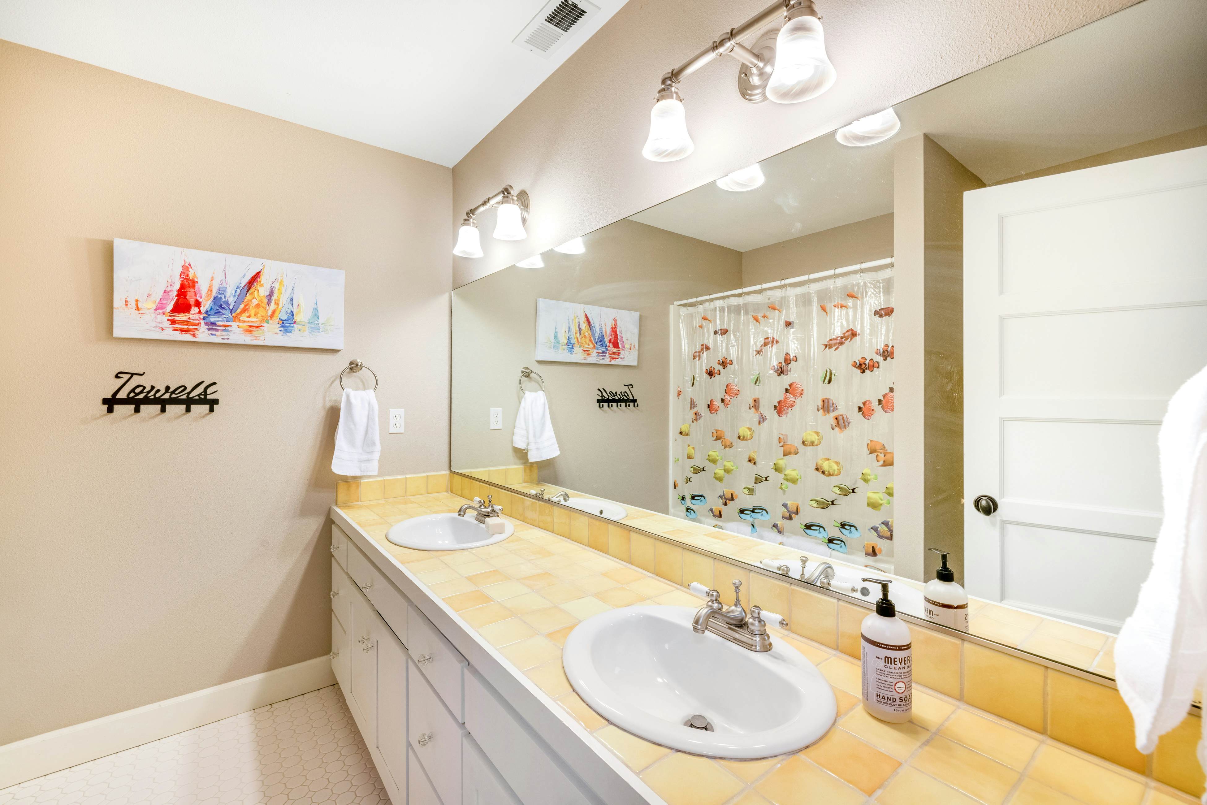 Family Home with Game Room WiFi Fireplace Private Hot Tub Walk to Beach