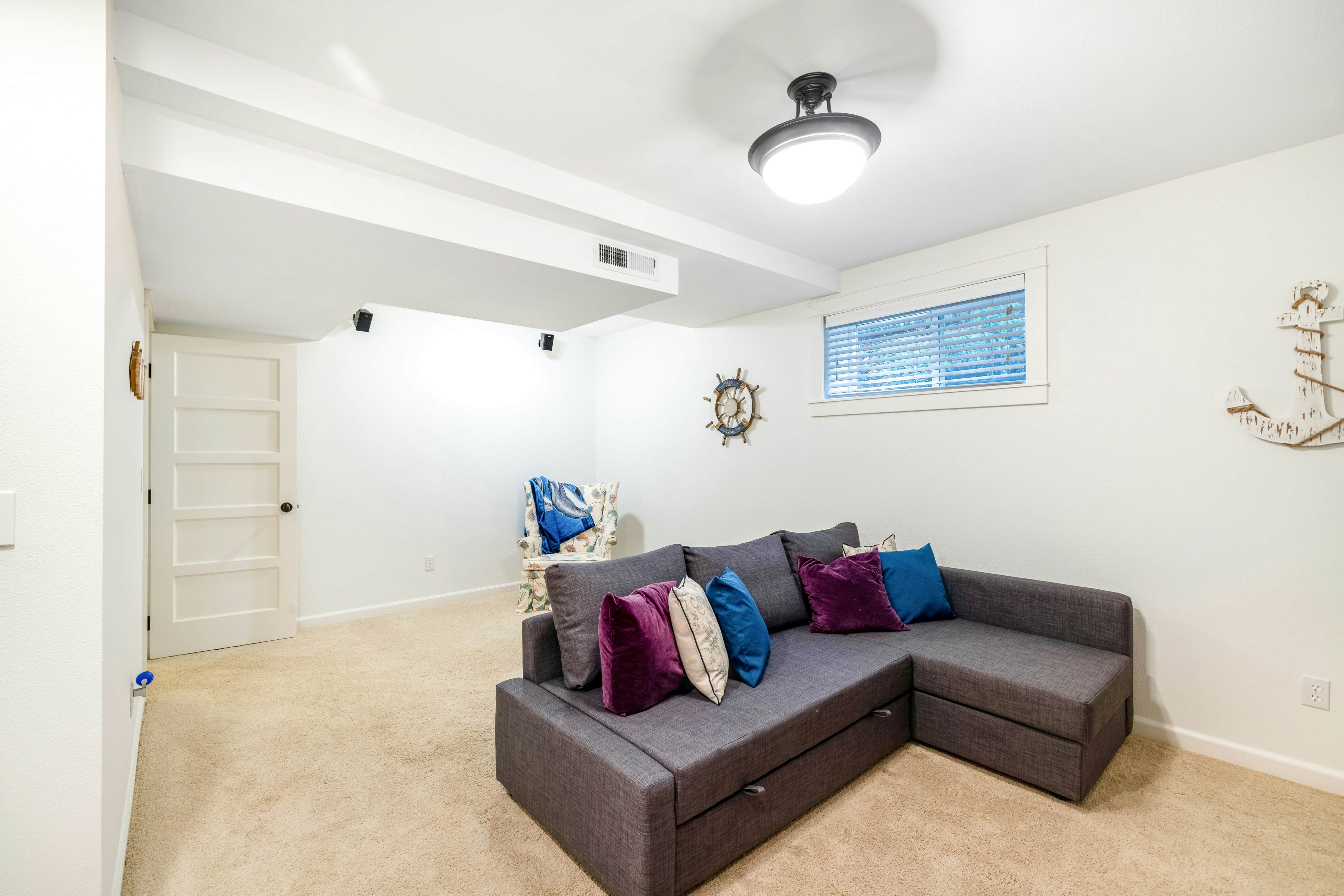 Family Home with Game Room WiFi Fireplace Private Hot Tub Walk to Beach