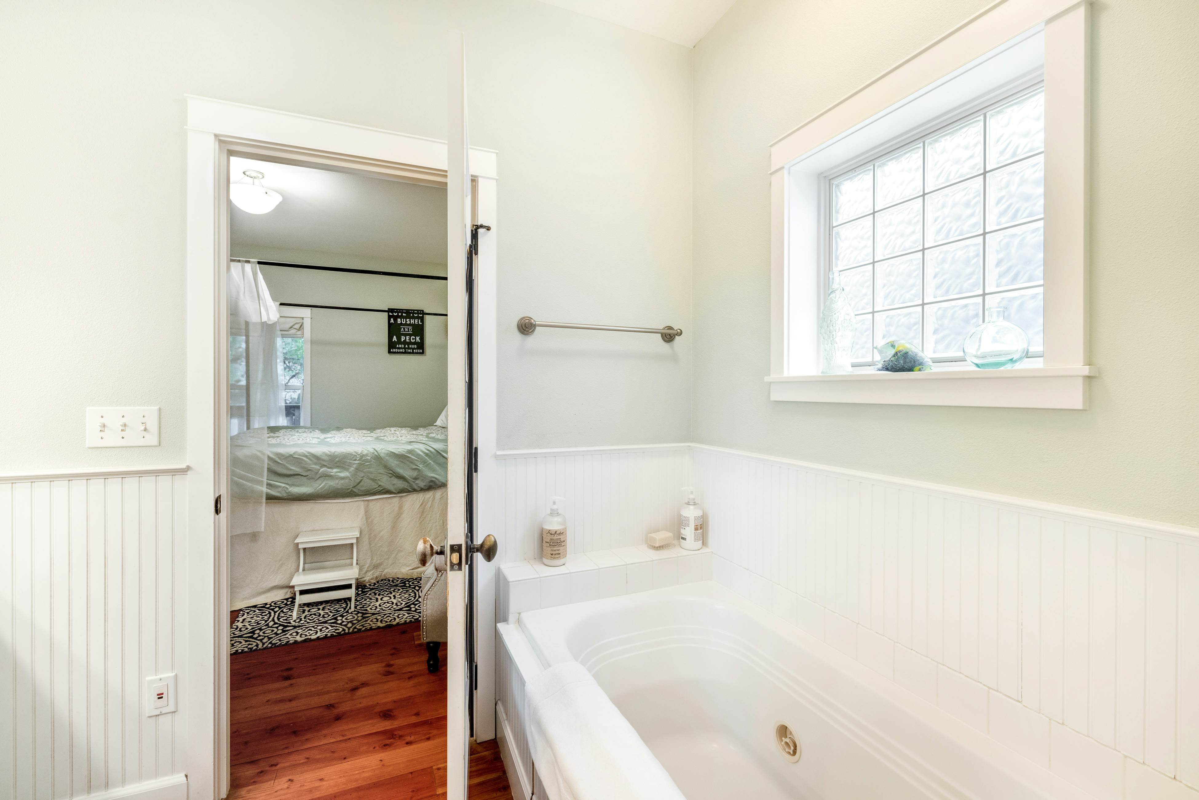 Family Home with Game Room WiFi Fireplace Private Hot Tub Walk to Beach