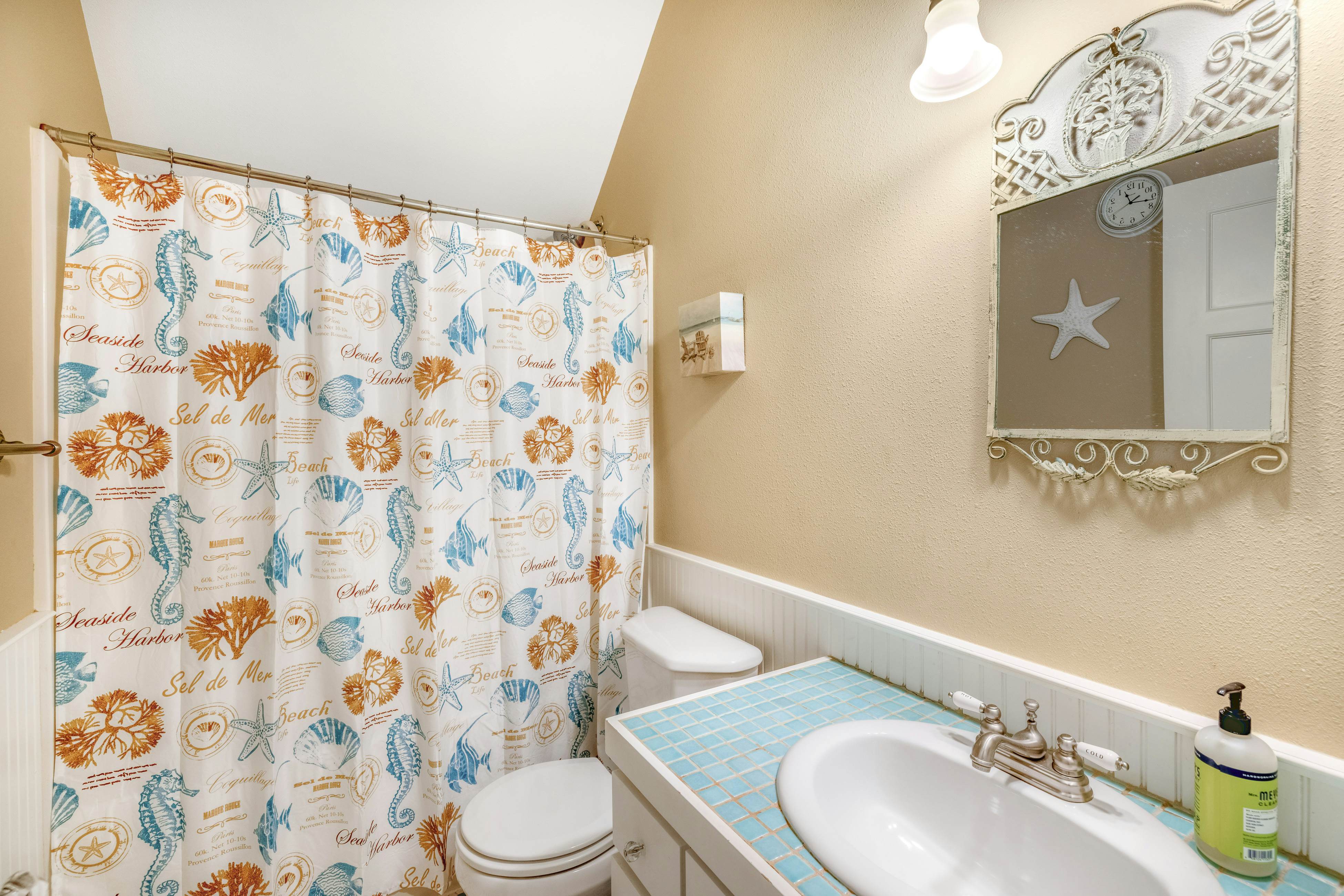 Family Home with Game Room WiFi Fireplace Private Hot Tub Walk to Beach