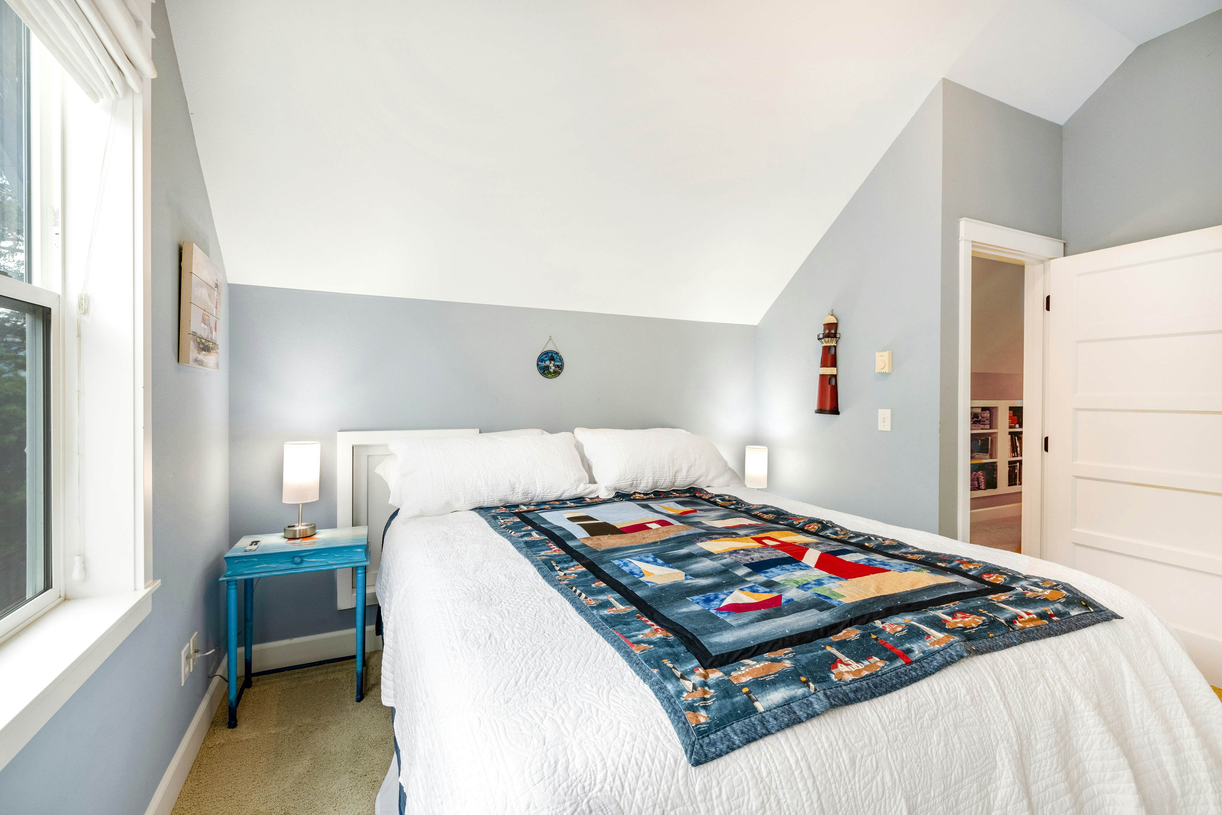 Family Home with Game Room WiFi Fireplace Private Hot Tub Walk to Beach