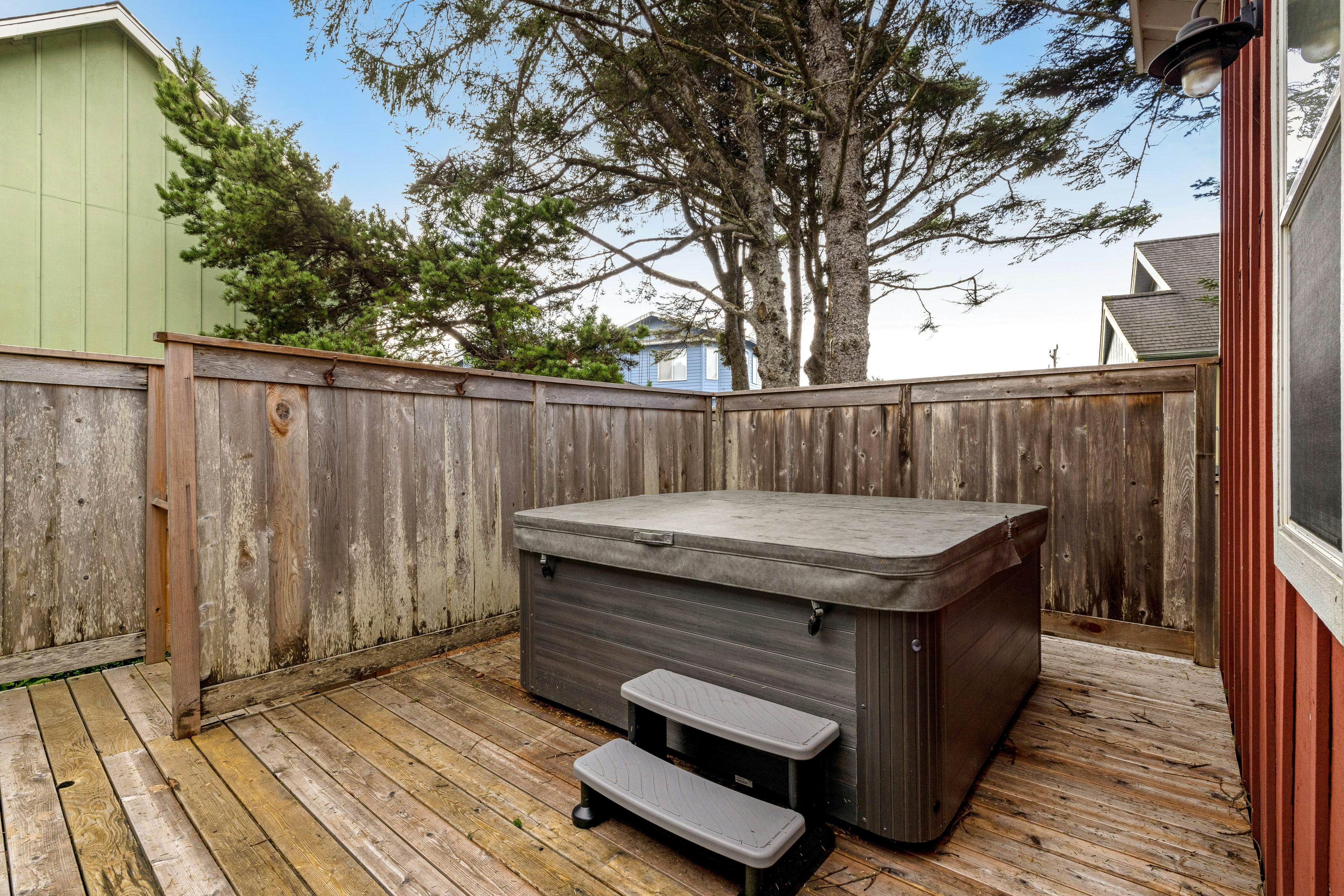 Family Home with Game Room WiFi Fireplace Private Hot Tub Walk to Beach