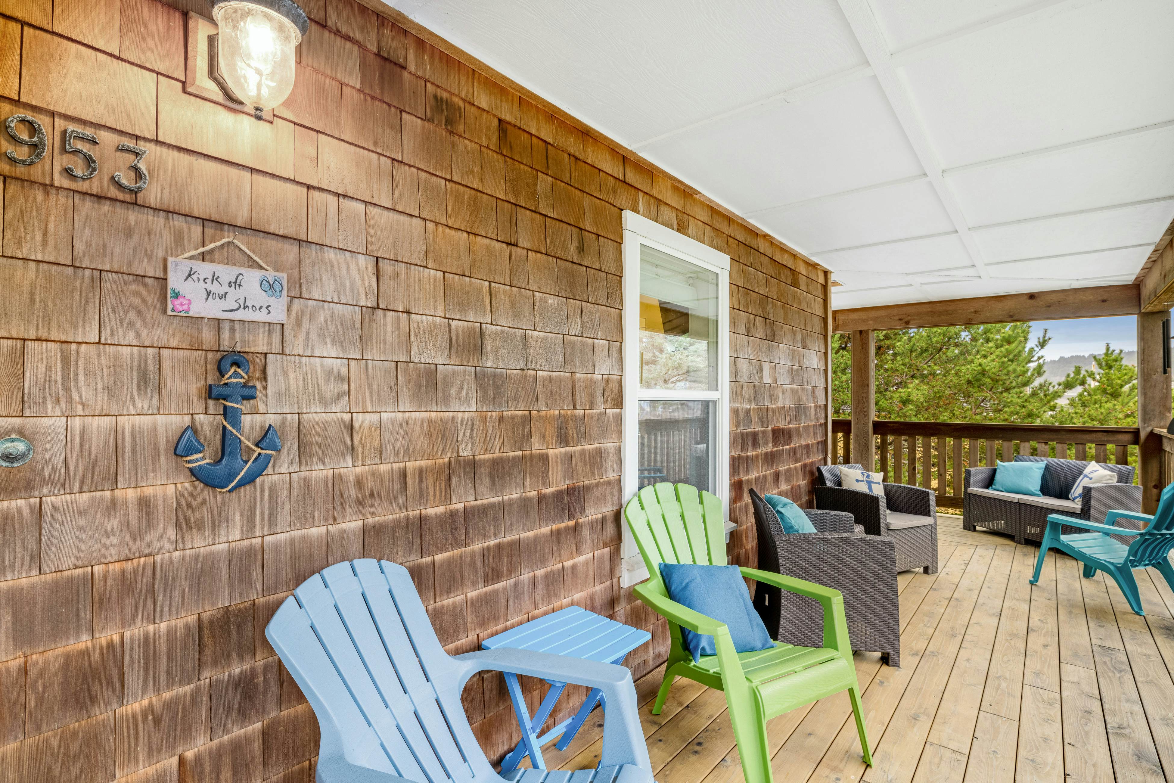 Family Home with Game Room WiFi Fireplace Private Hot Tub Walk to Beach