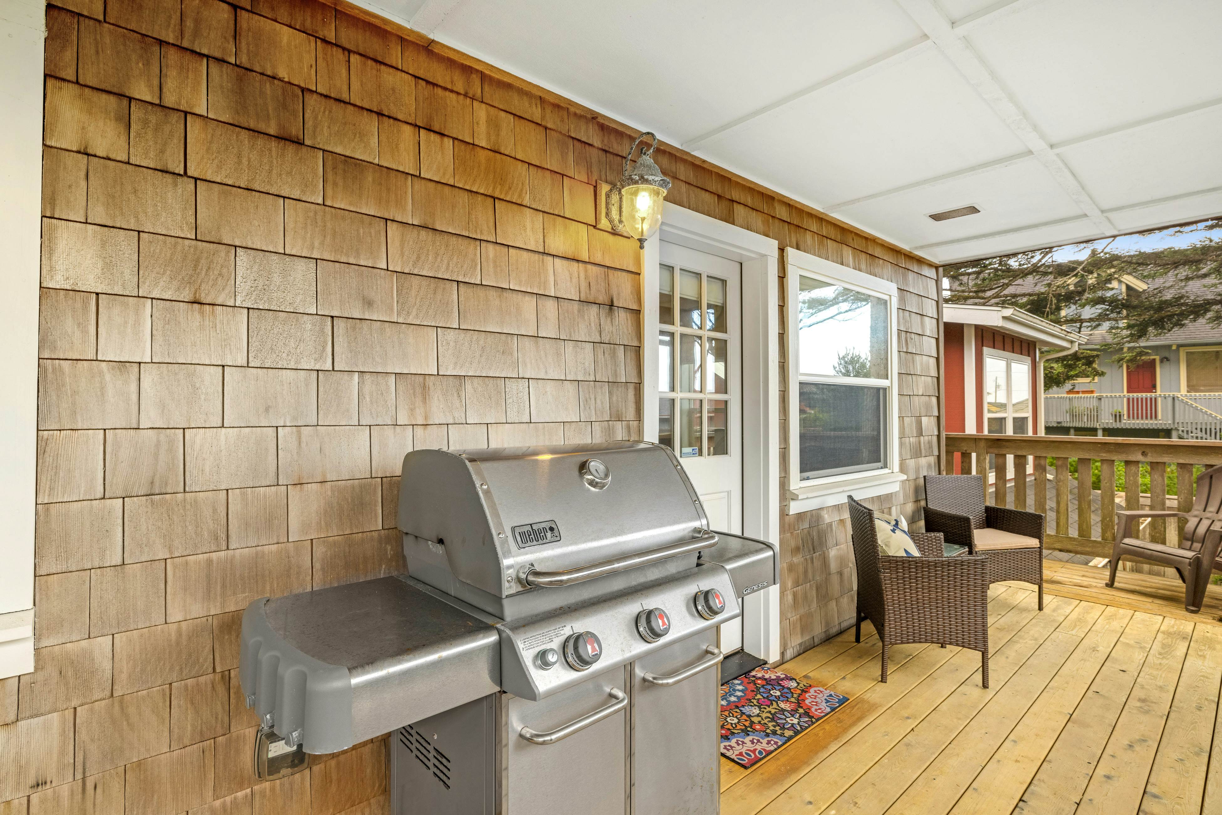 Family Home with Game Room WiFi Fireplace Private Hot Tub Walk to Beach