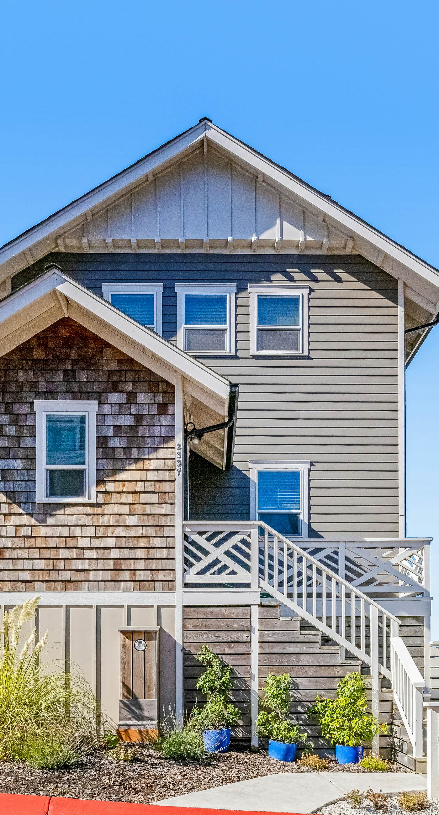 Coastal Oasis Near the Beach and Town with Private Hot Tub Fast WiFi and Ocean Views