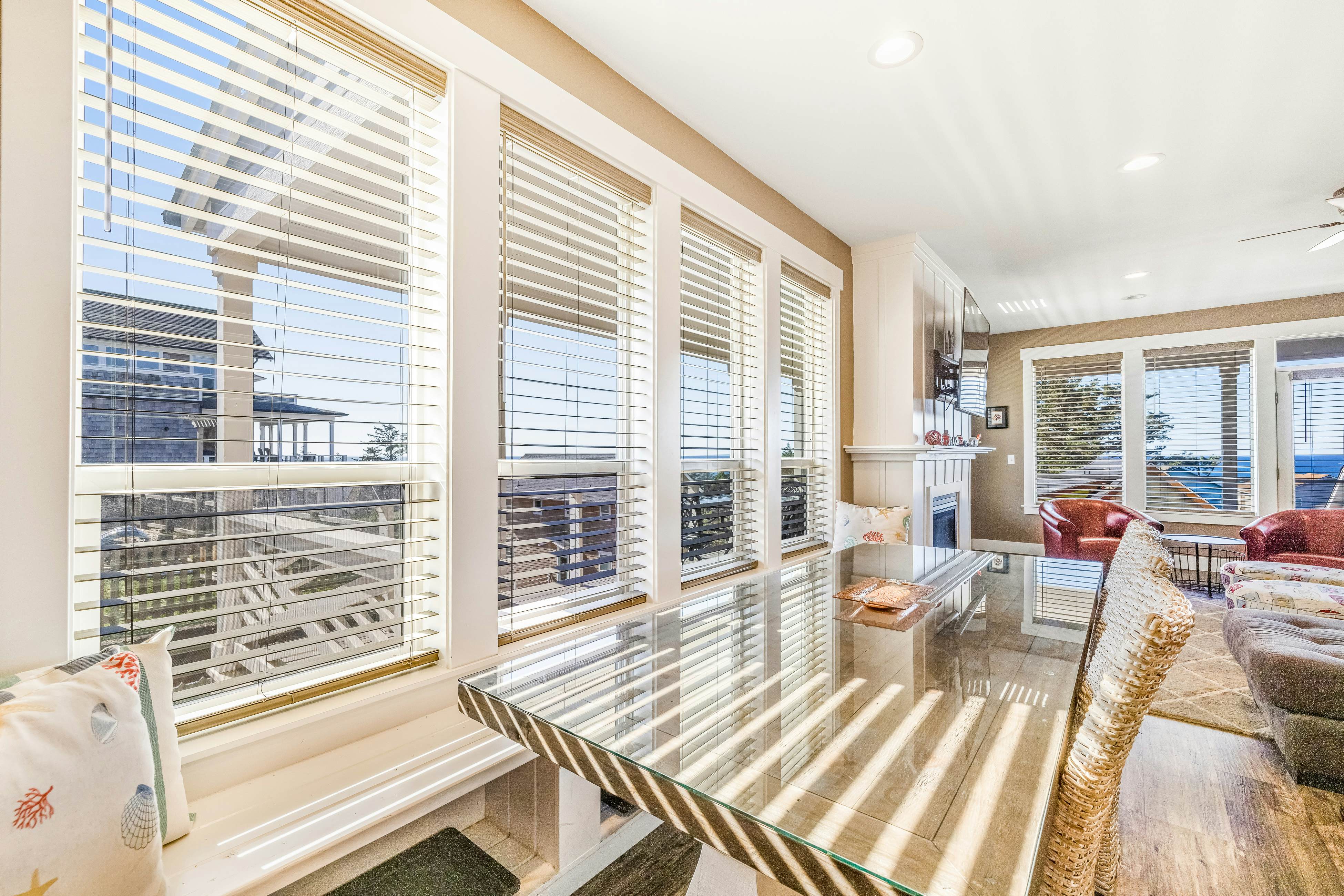 Coastal Oasis Near the Beach & Town W/ Private Hot Tub, Fast WiFi & Ocean Views