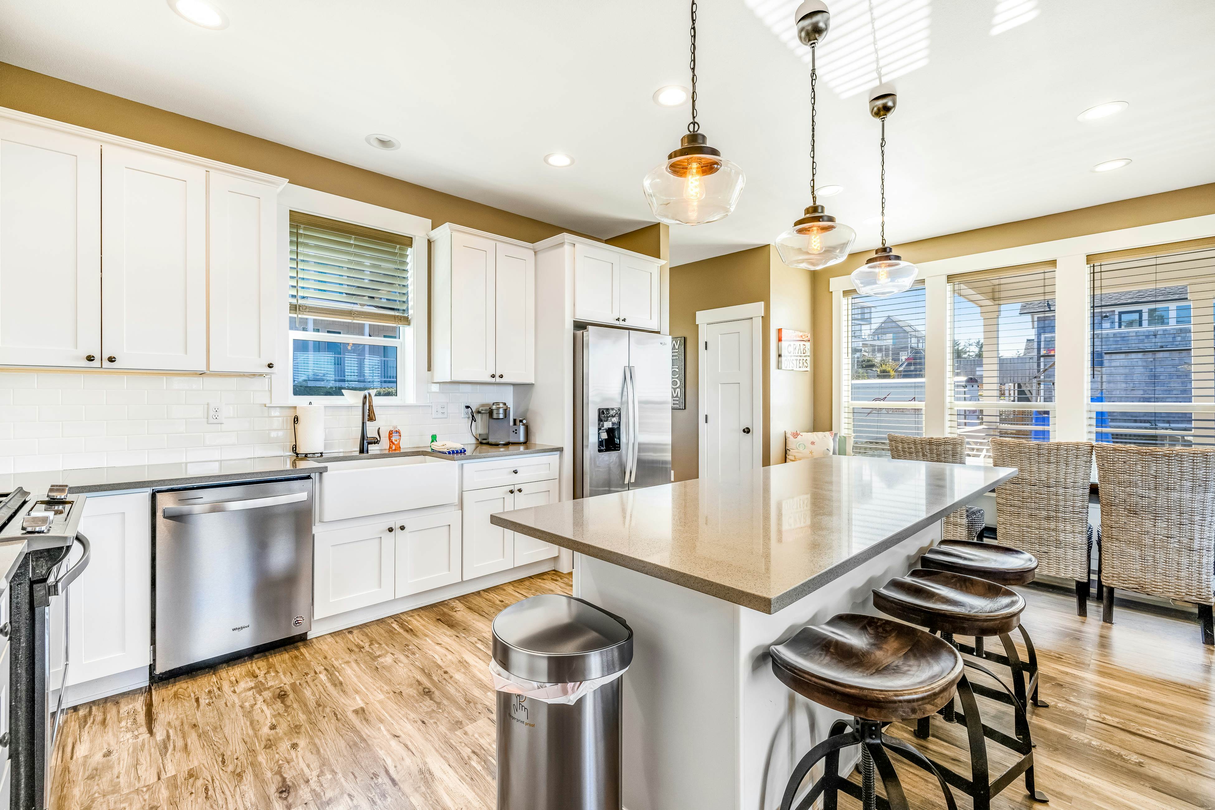 Coastal Oasis Near the Beach & Town W/ Private Hot Tub, Fast WiFi & Ocean Views