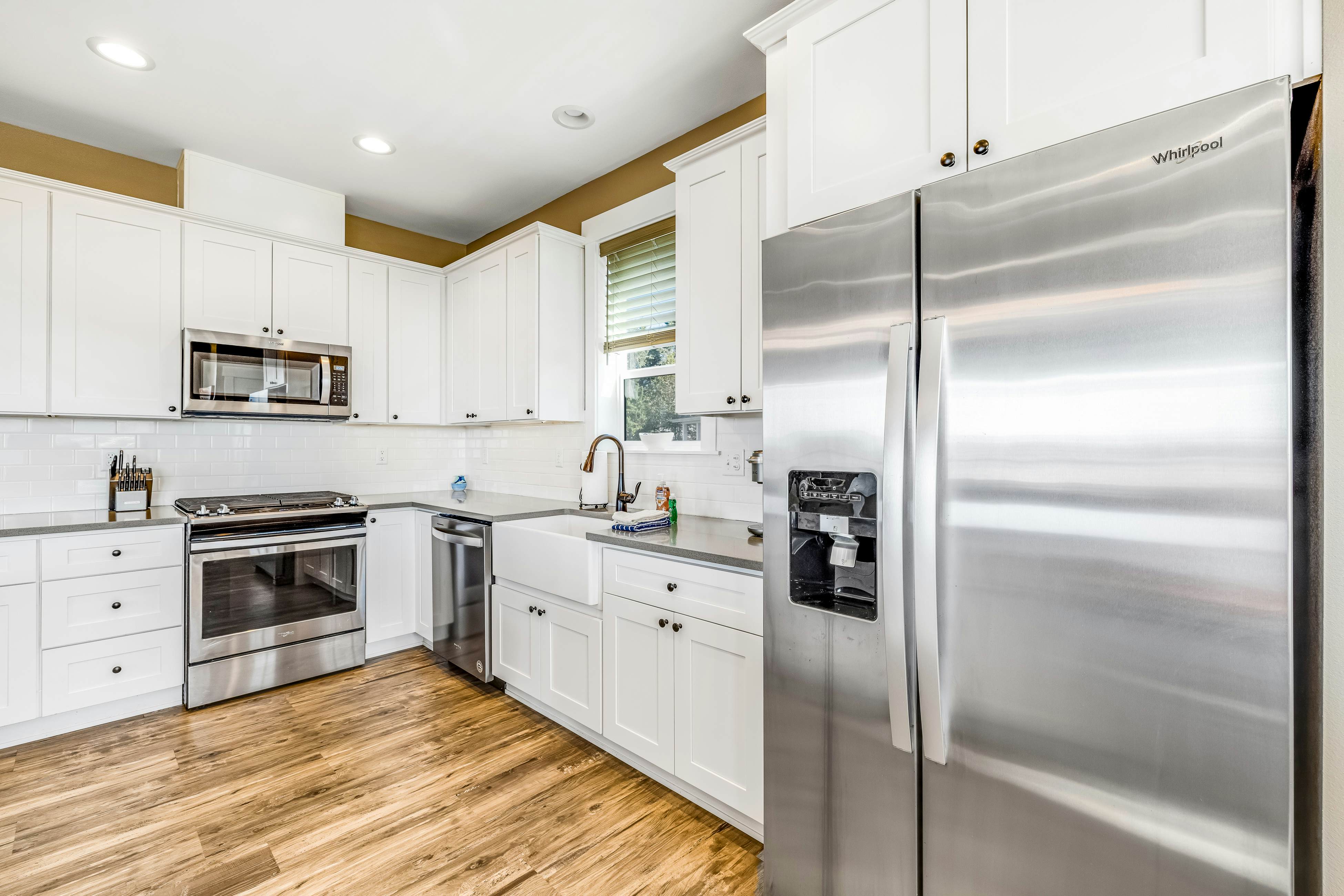 Coastal Oasis Near the Beach & Town W/ Private Hot Tub, Fast WiFi & Ocean Views