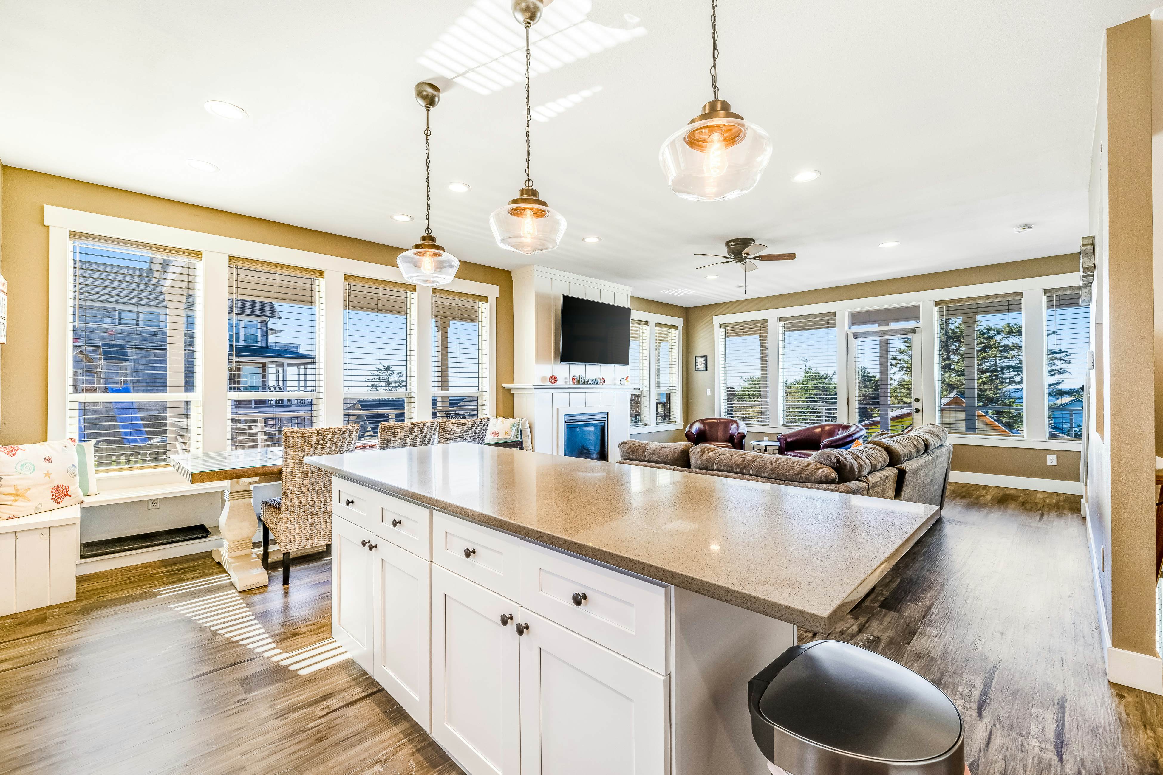 Coastal Oasis Near the Beach & Town W/ Private Hot Tub, Fast WiFi & Ocean Views