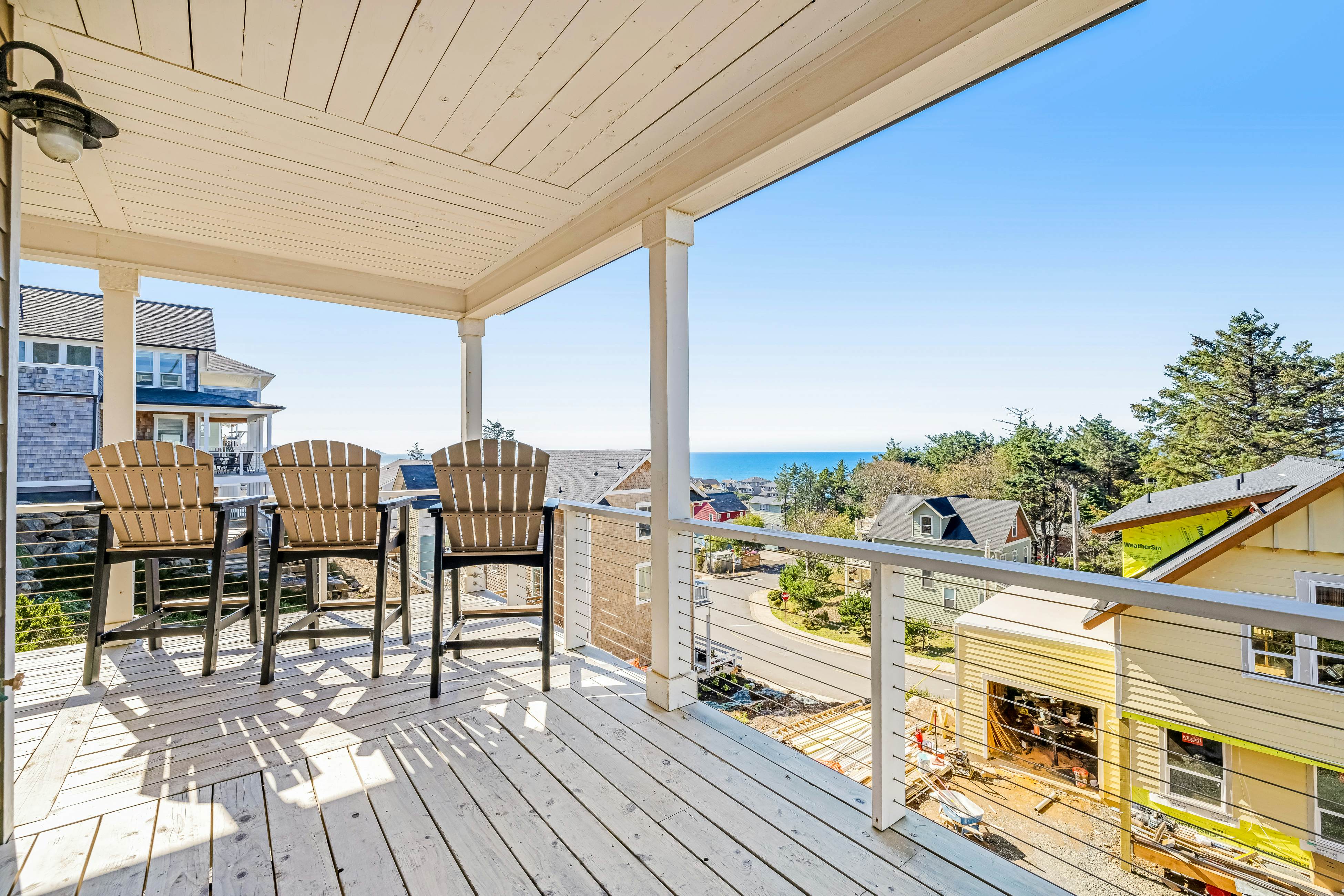 Coastal Oasis Near the Beach & Town W/ Private Hot Tub, Fast WiFi & Ocean Views