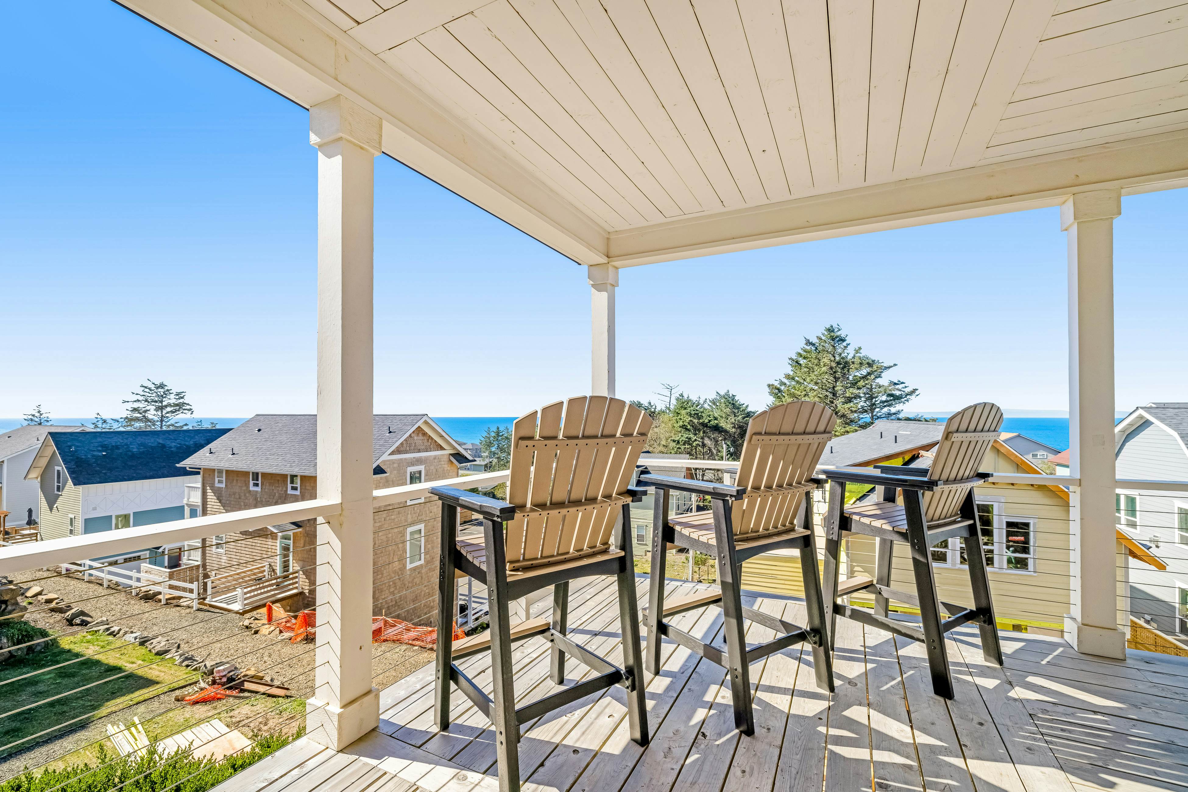 Coastal Oasis Near the Beach & Town W/ Private Hot Tub, Fast WiFi & Ocean Views