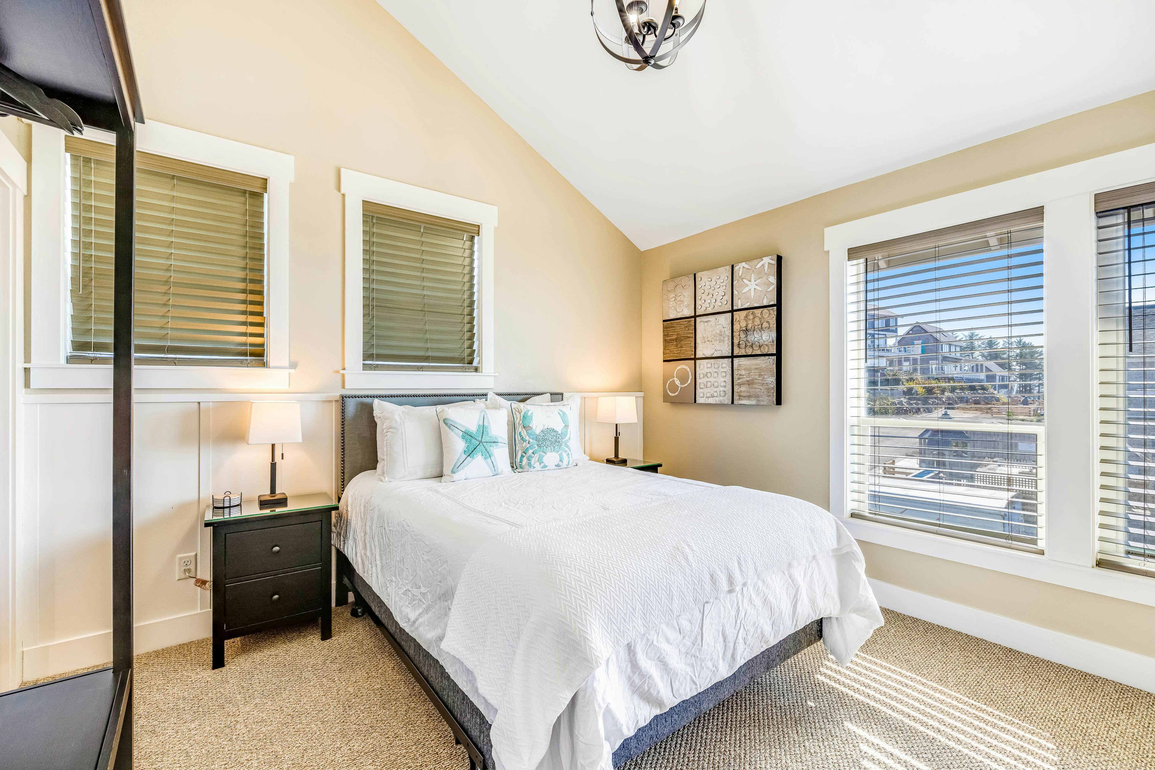 Coastal Oasis Near the Beach & Town W/ Private Hot Tub, Fast WiFi & Ocean Views