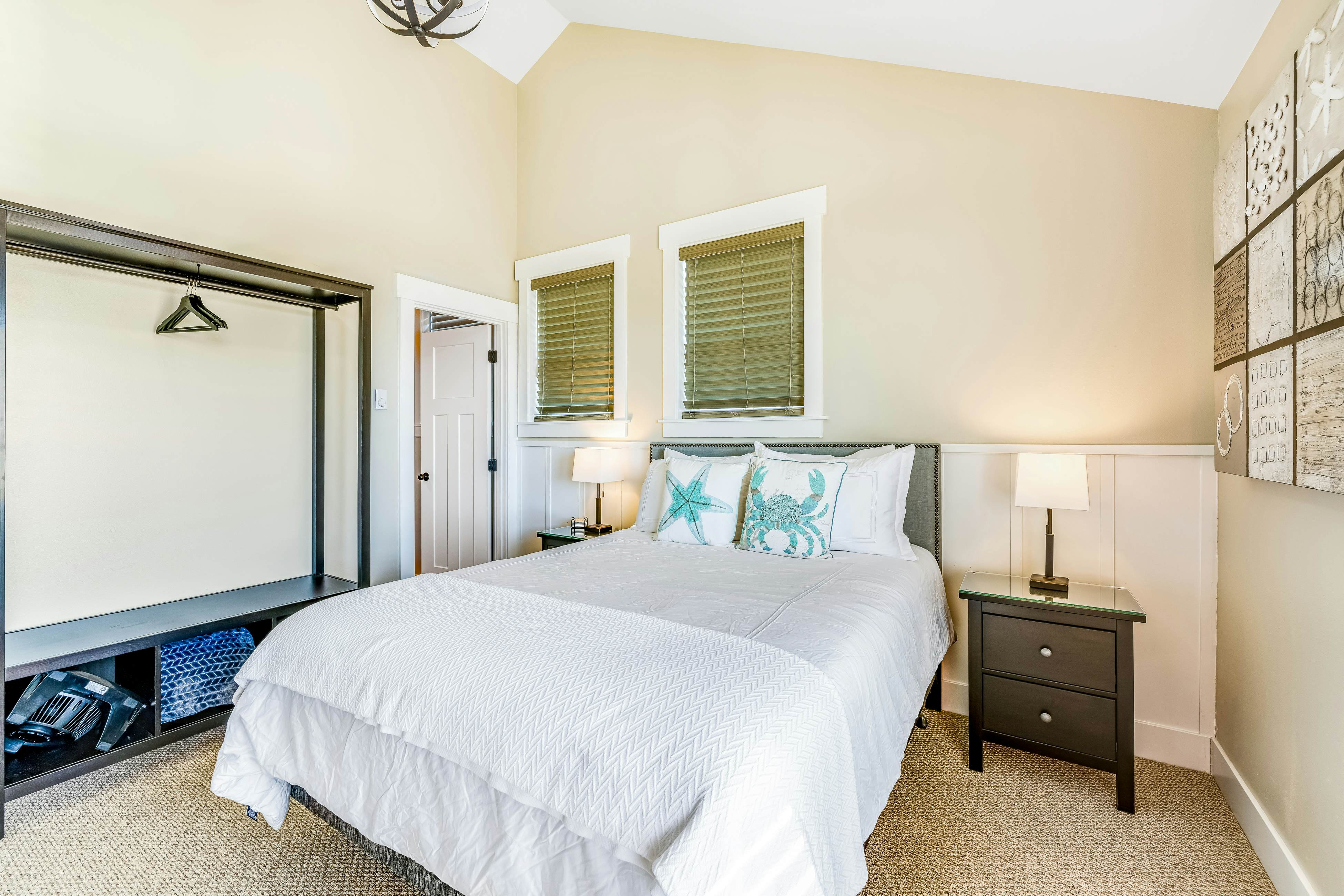 Coastal Oasis Near the Beach & Town W/ Private Hot Tub, Fast WiFi & Ocean Views