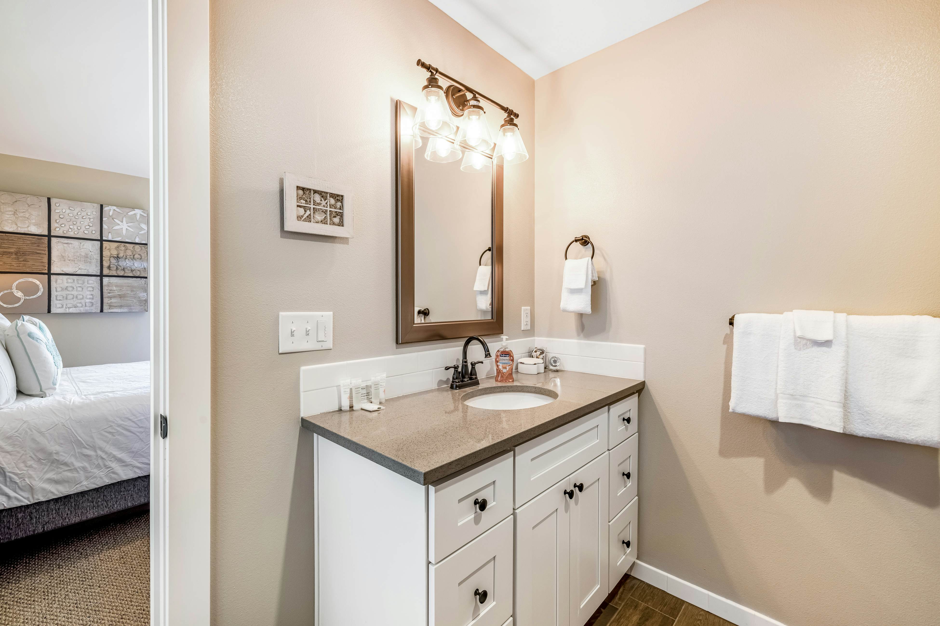 Coastal Oasis Near the Beach & Town W/ Private Hot Tub, Fast WiFi & Ocean Views