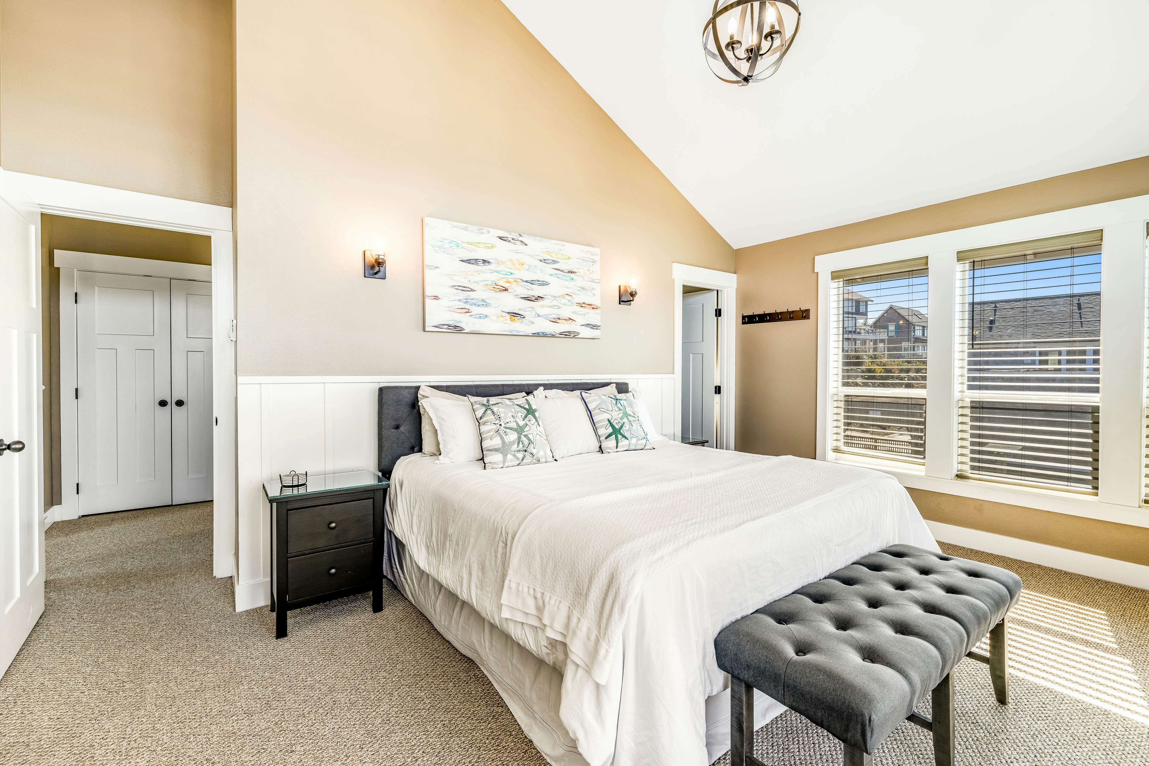 Coastal Oasis Near the Beach & Town W/ Private Hot Tub, Fast WiFi & Ocean Views