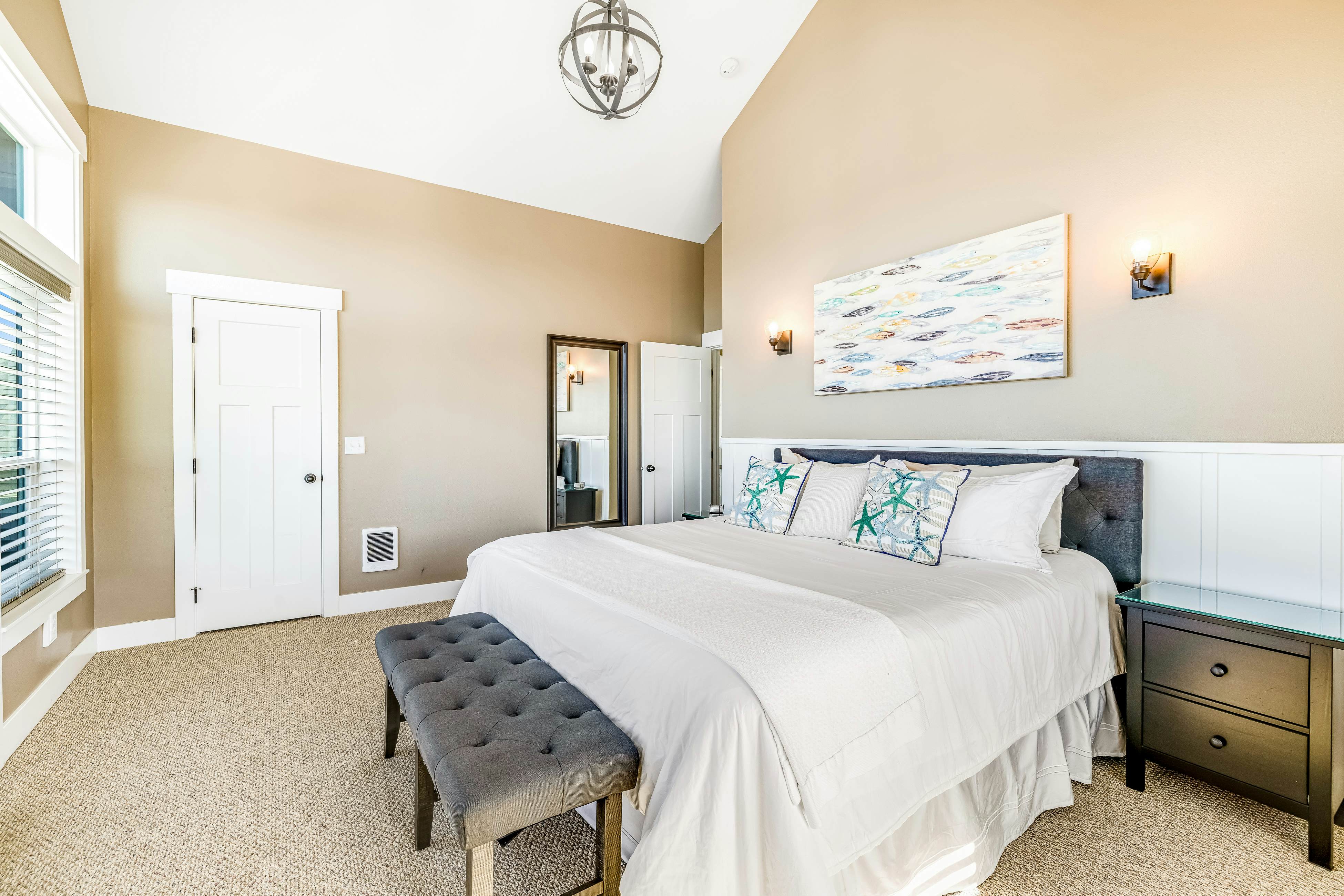 Coastal Oasis Near the Beach & Town W/ Private Hot Tub, Fast WiFi & Ocean Views