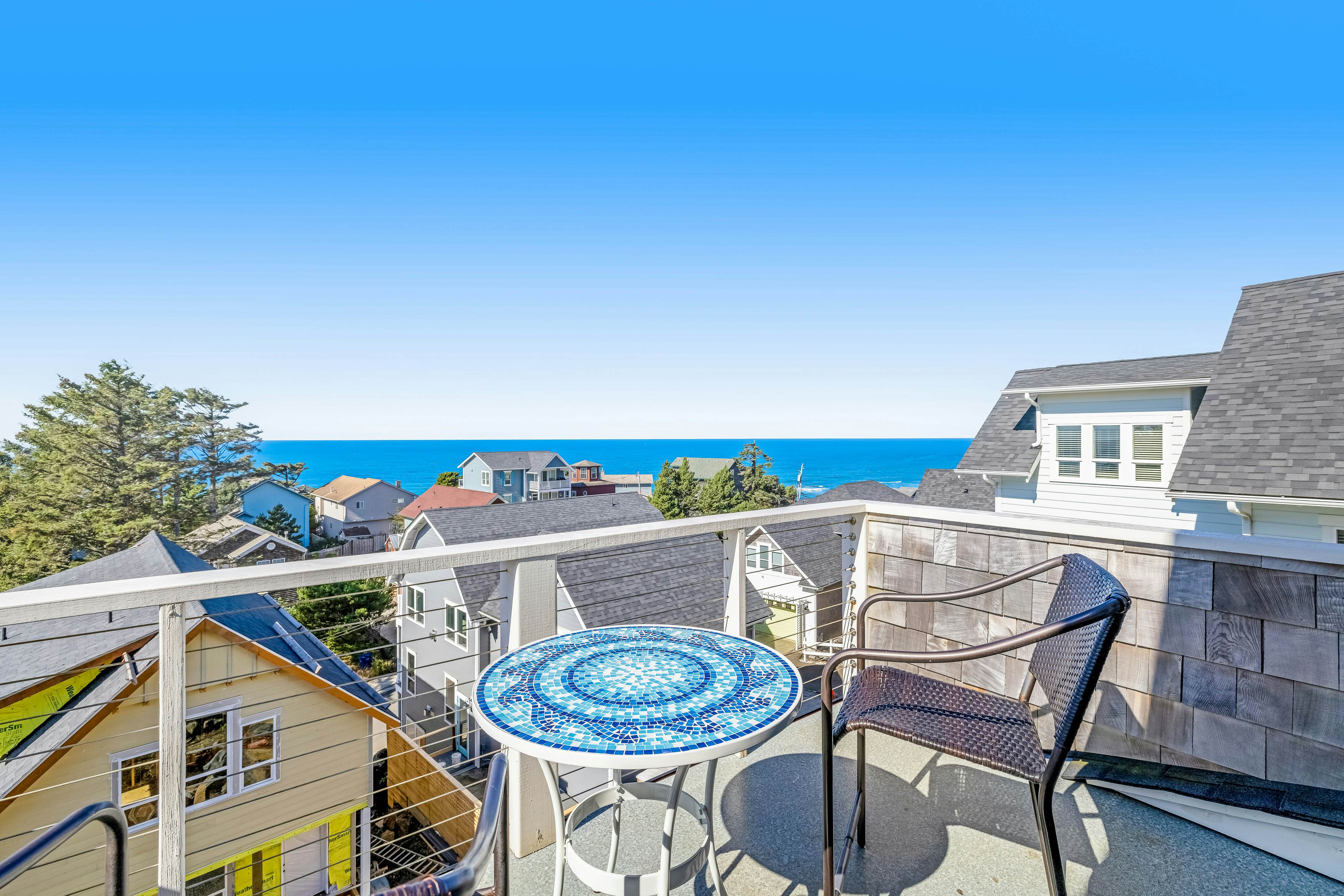 Coastal Oasis Near the Beach & Town W/ Private Hot Tub, Fast WiFi & Ocean Views