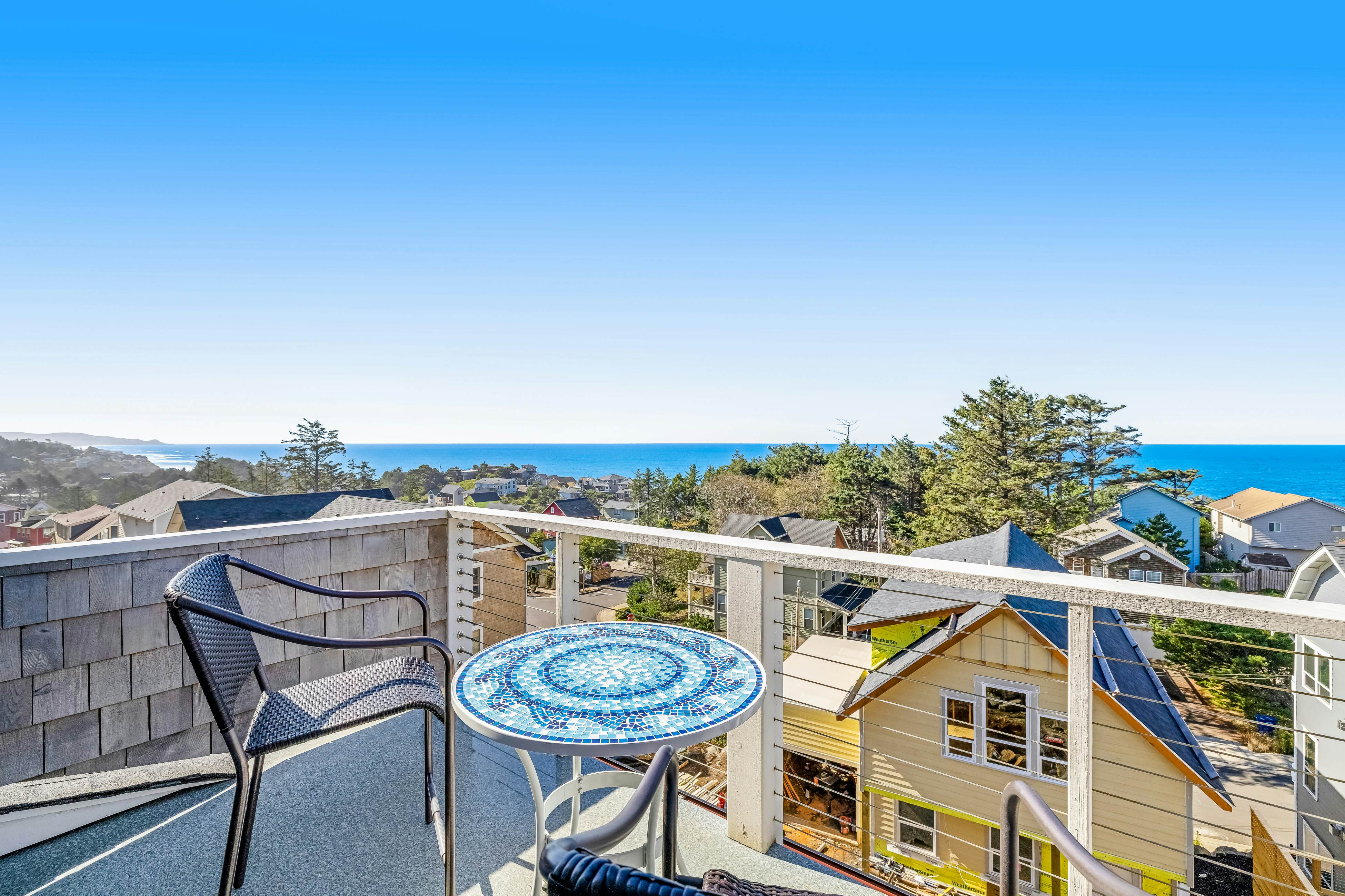 Coastal Oasis Near the Beach & Town W/ Private Hot Tub, Fast WiFi & Ocean Views