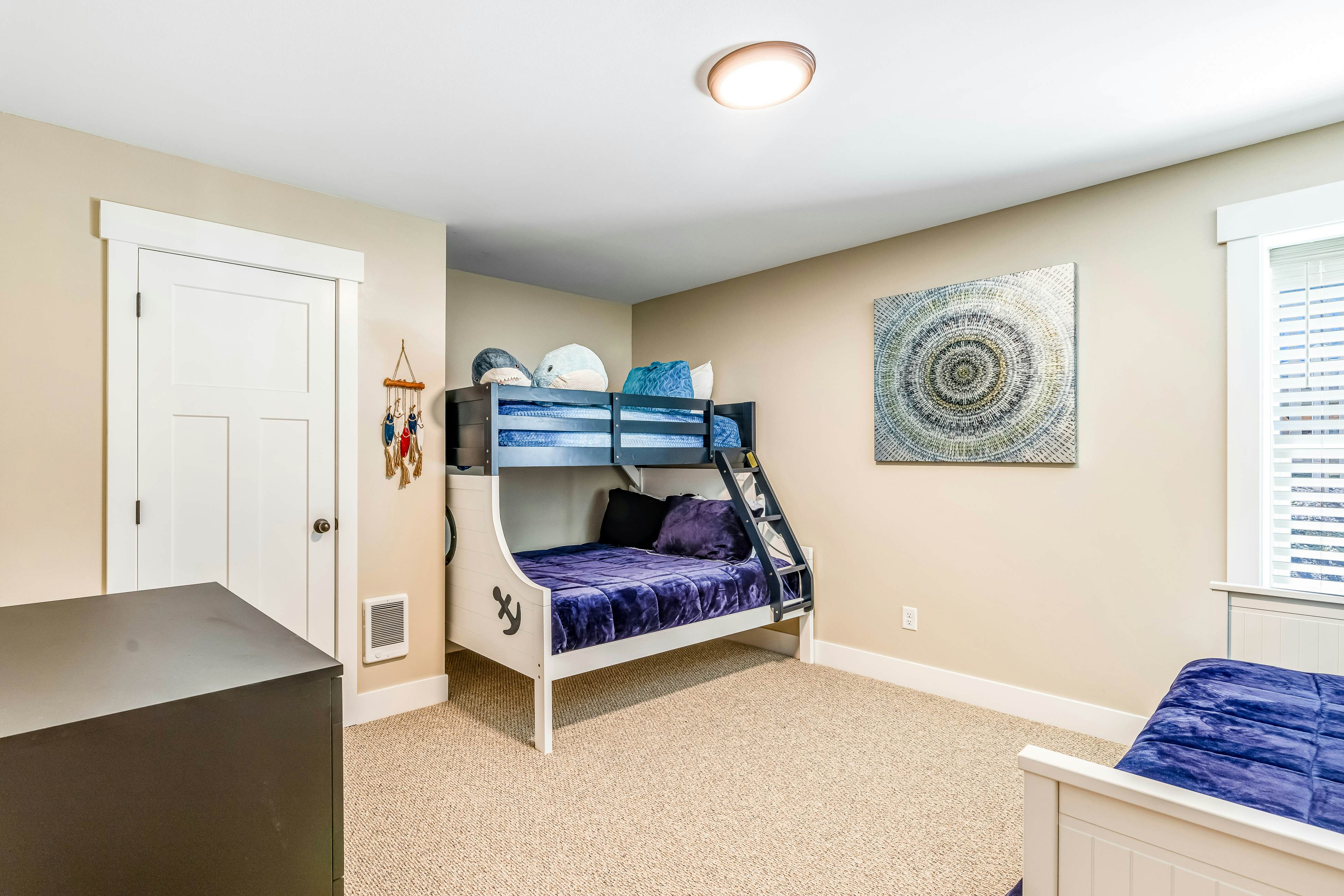 Coastal Oasis Near the Beach & Town W/ Private Hot Tub, Fast WiFi & Ocean Views