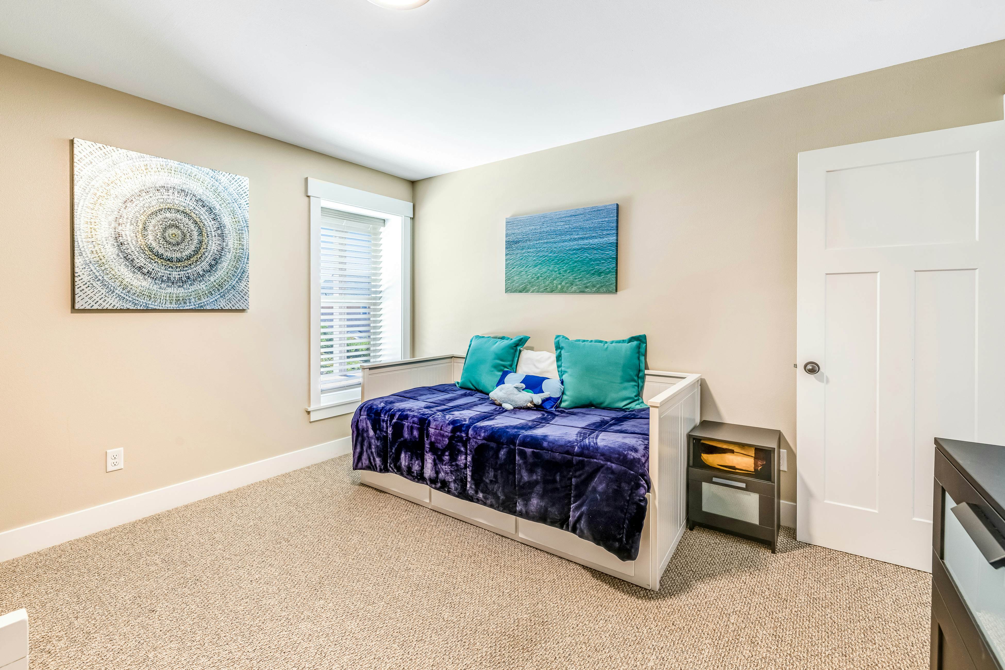 Coastal Oasis Near the Beach & Town W/ Private Hot Tub, Fast WiFi & Ocean Views