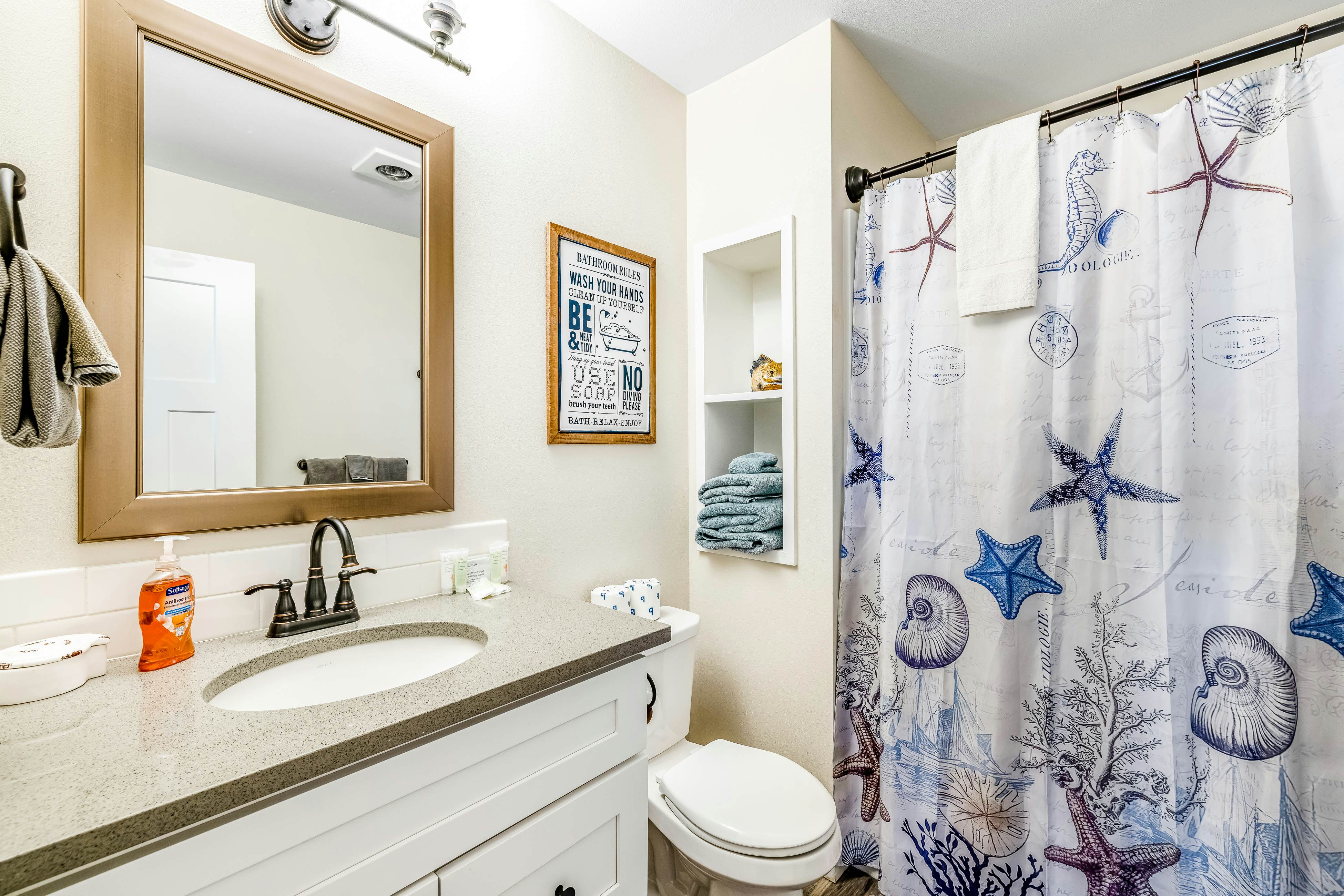 Coastal Oasis Near the Beach & Town W/ Private Hot Tub, Fast WiFi & Ocean Views