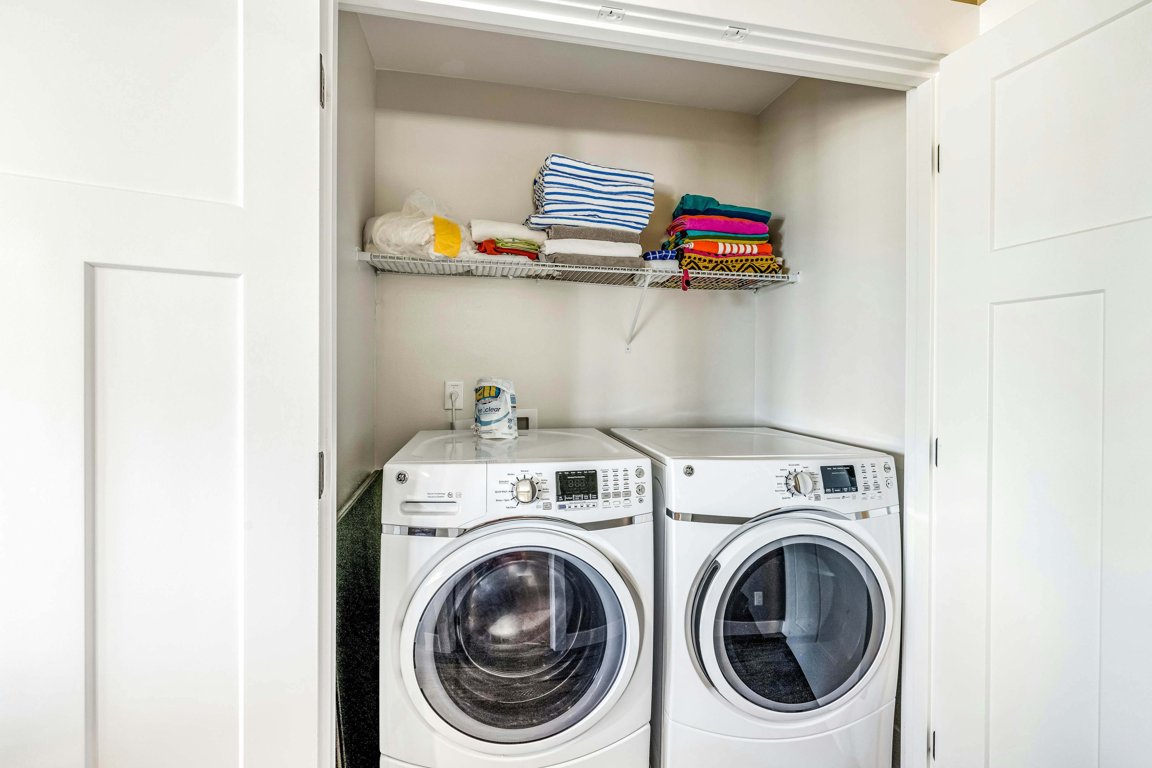 Coastal Oasis Near the Beach & Town W/ Private Hot Tub, Fast WiFi & Ocean Views