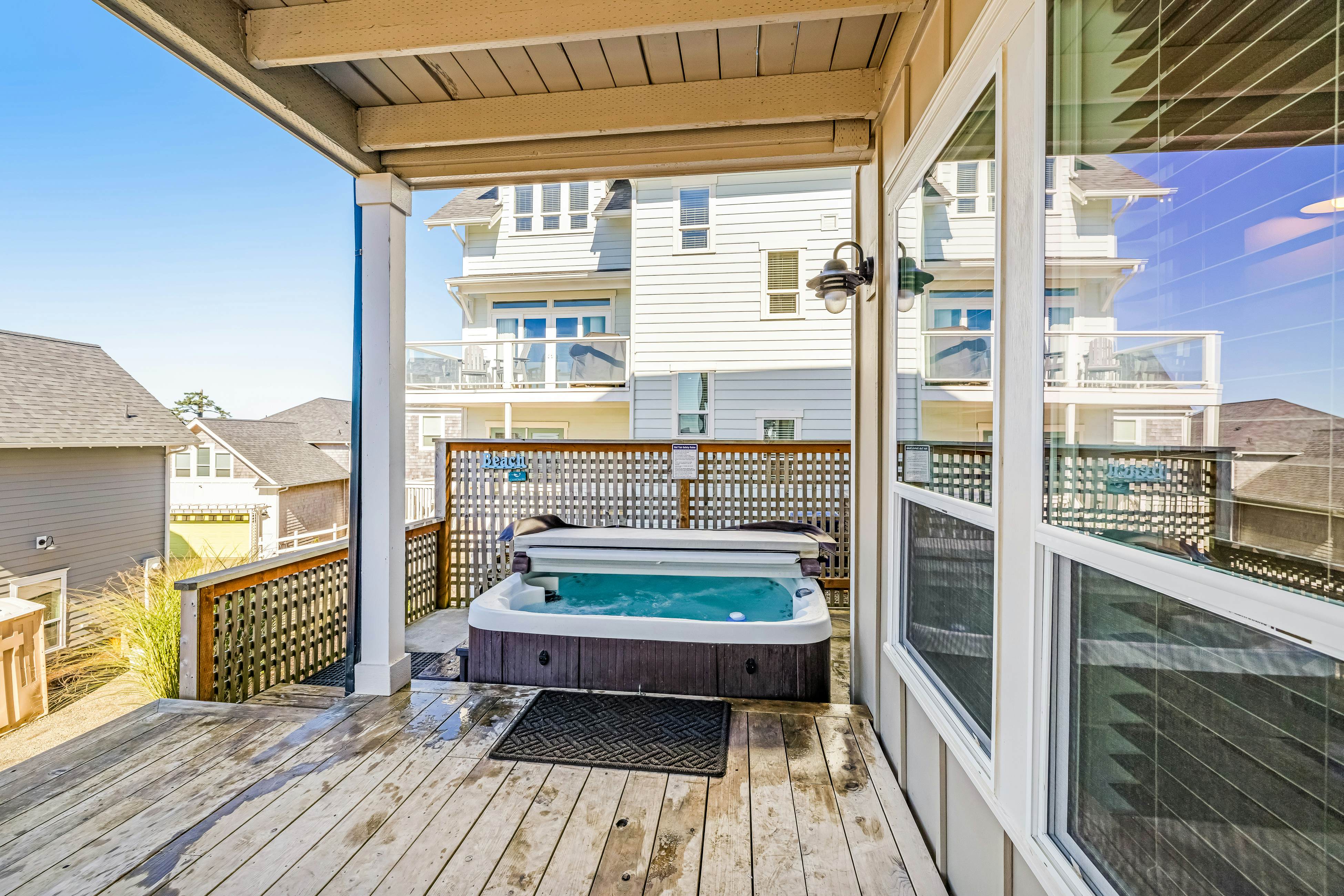 Coastal Oasis Near the Beach & Town W/ Private Hot Tub, Fast WiFi & Ocean Views