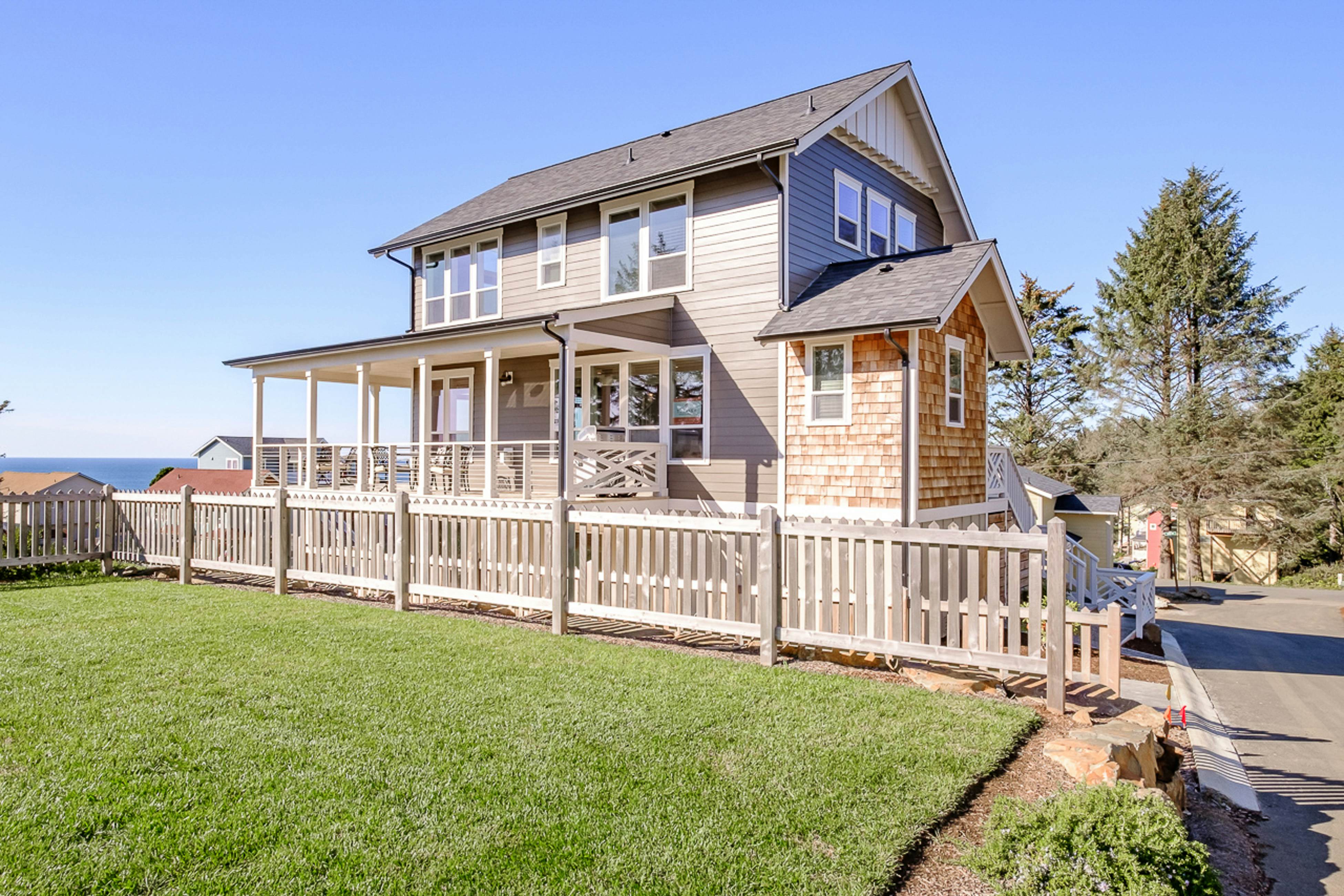 Coastal Oasis Near the Beach & Town W/ Private Hot Tub, Fast WiFi & Ocean Views