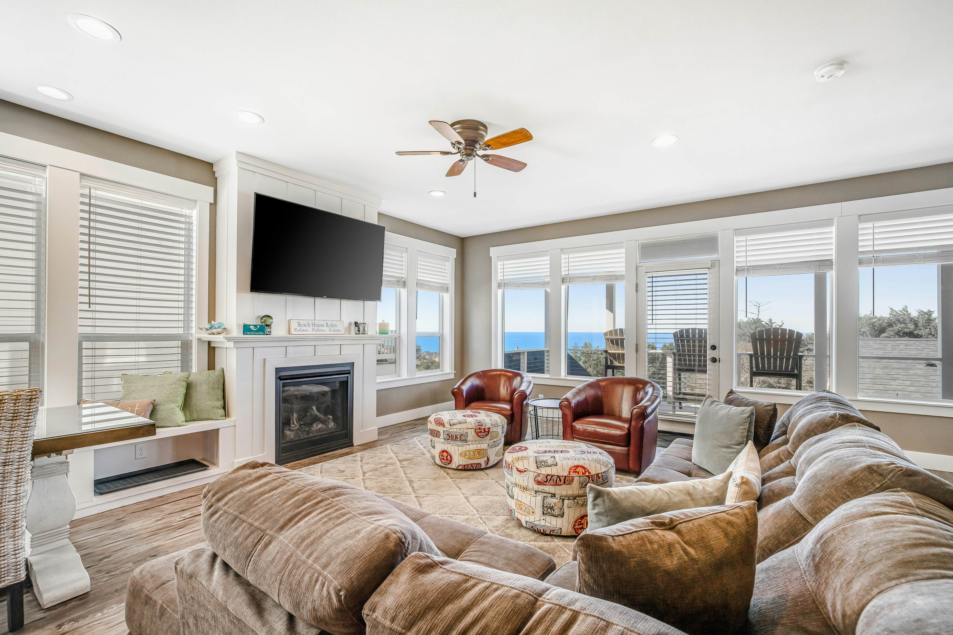 Gorgeous Ocean View Home w/ Private Hot Tub, Fast WiFi, Gas Fireplaces, and W/D