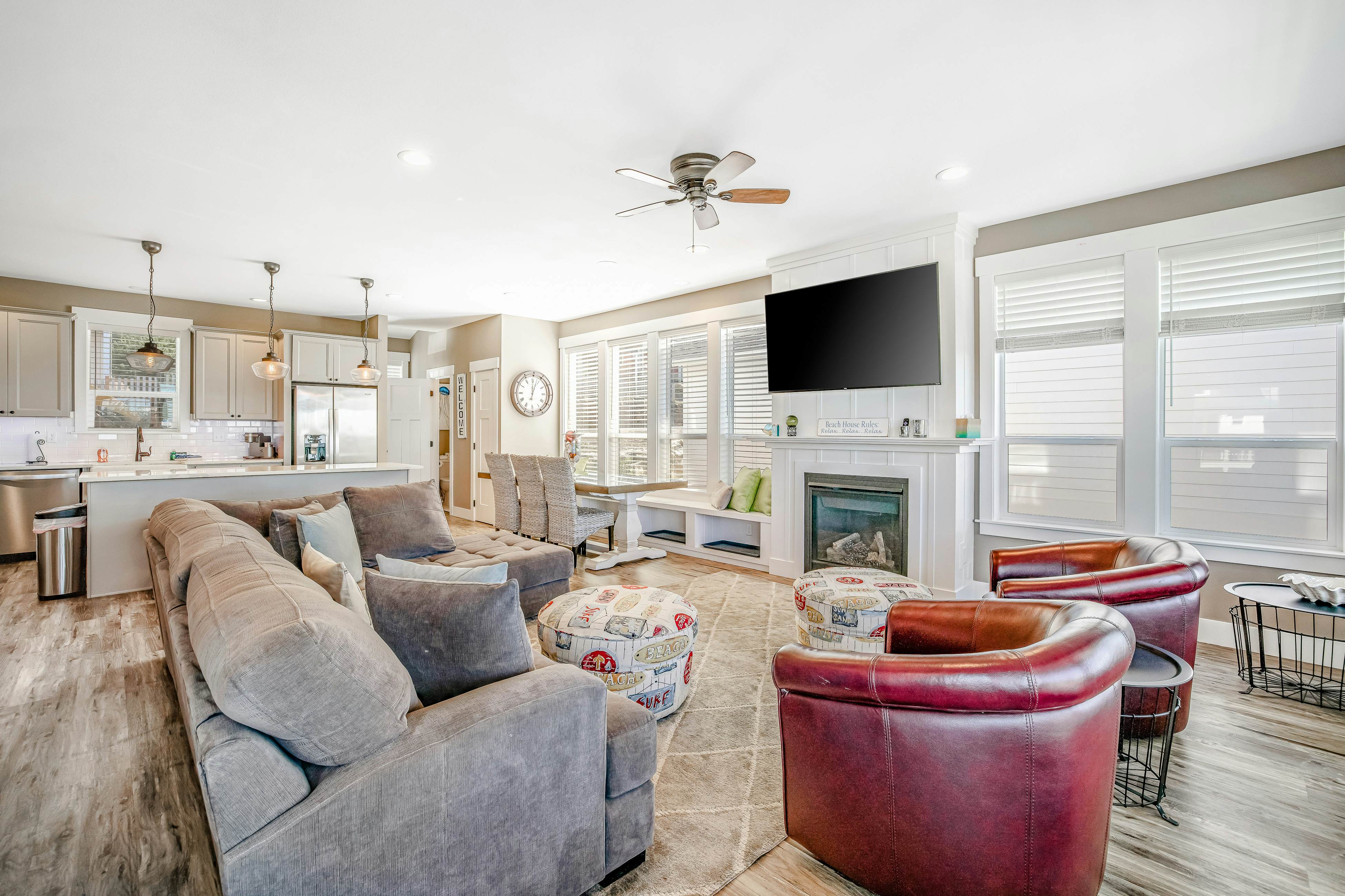 Gorgeous Ocean View Home w/ Private Hot Tub, Fast WiFi, Gas Fireplaces, and W/D