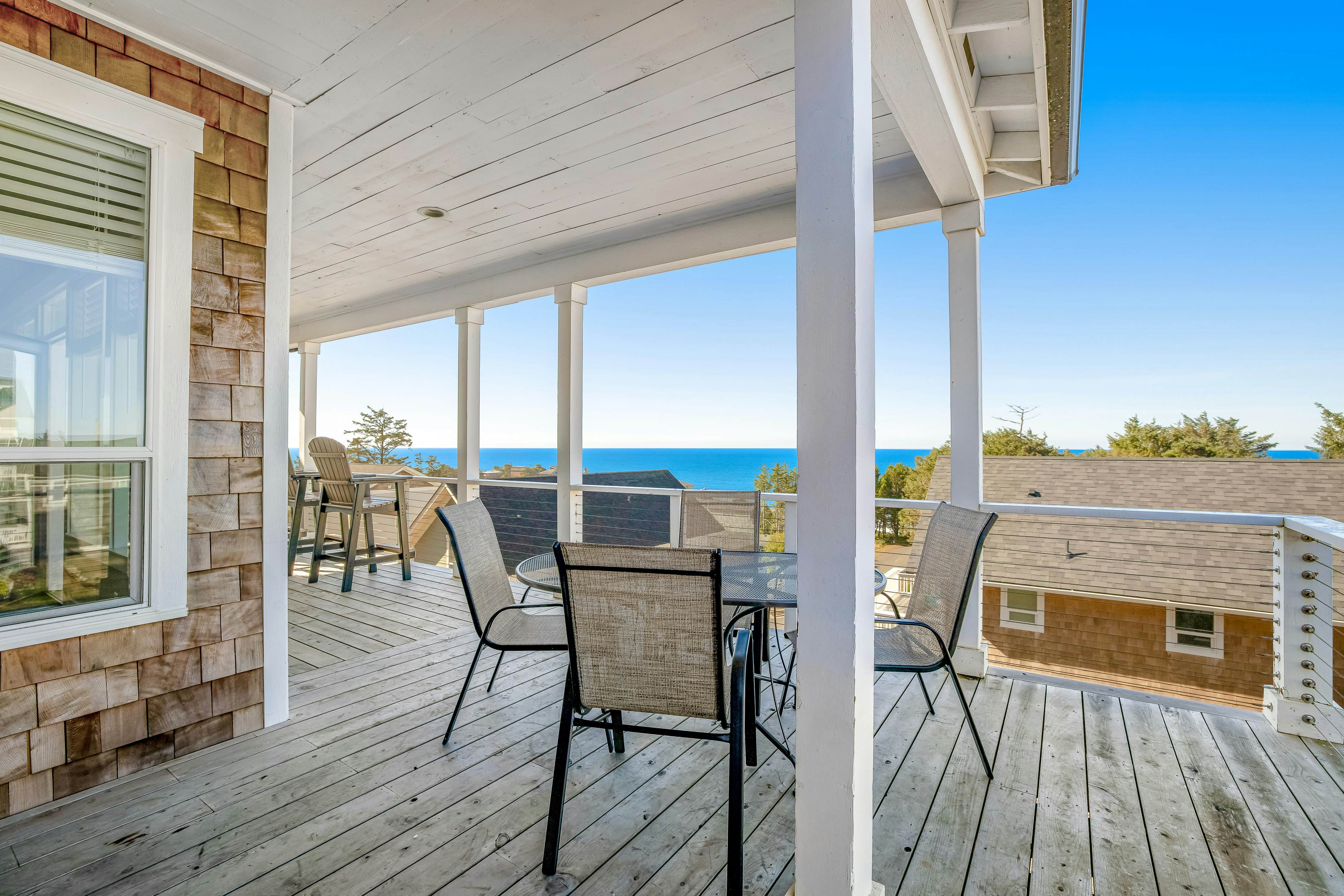 Gorgeous Ocean View Home w/ Private Hot Tub, Fast WiFi, Gas Fireplaces, and W/D