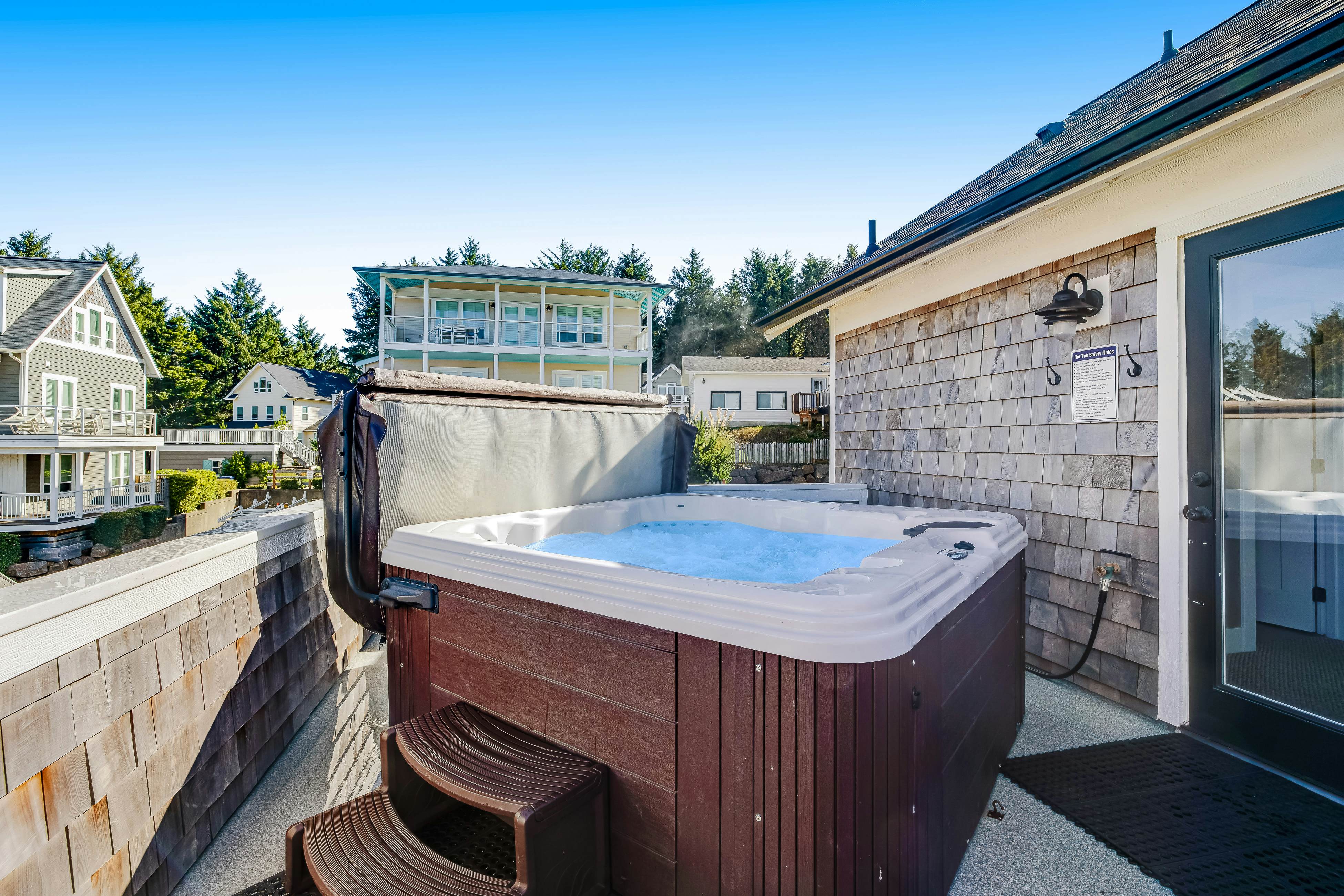 Gorgeous Ocean View Home w/ Private Hot Tub, Fast WiFi, Gas Fireplaces, and W/D