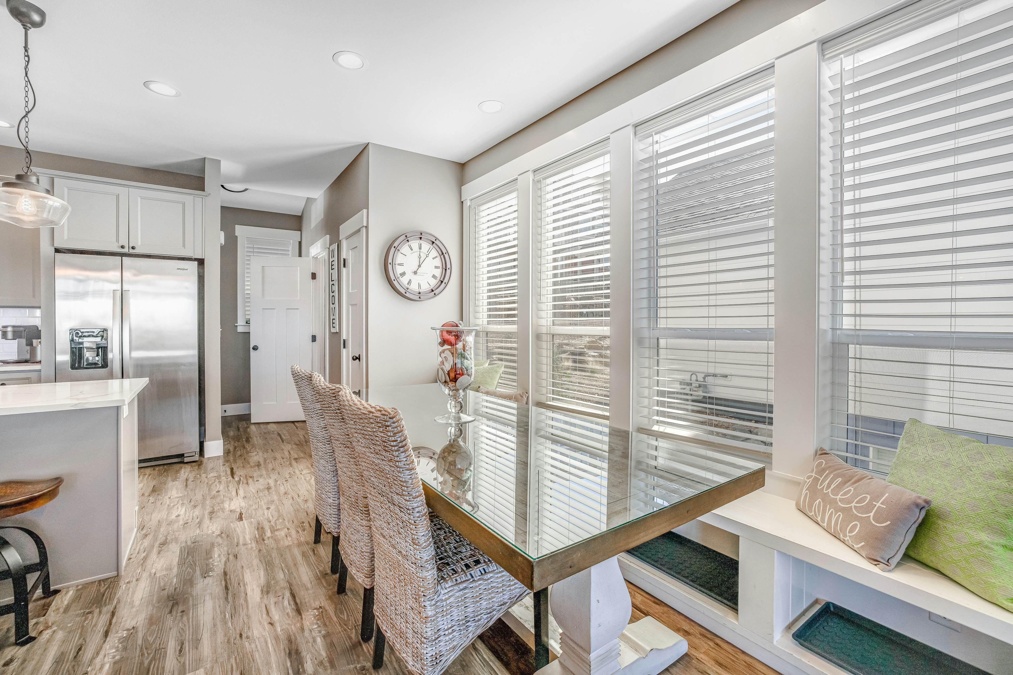 Gorgeous Ocean View Home w/ Private Hot Tub, Fast WiFi, Gas Fireplaces, and W/D