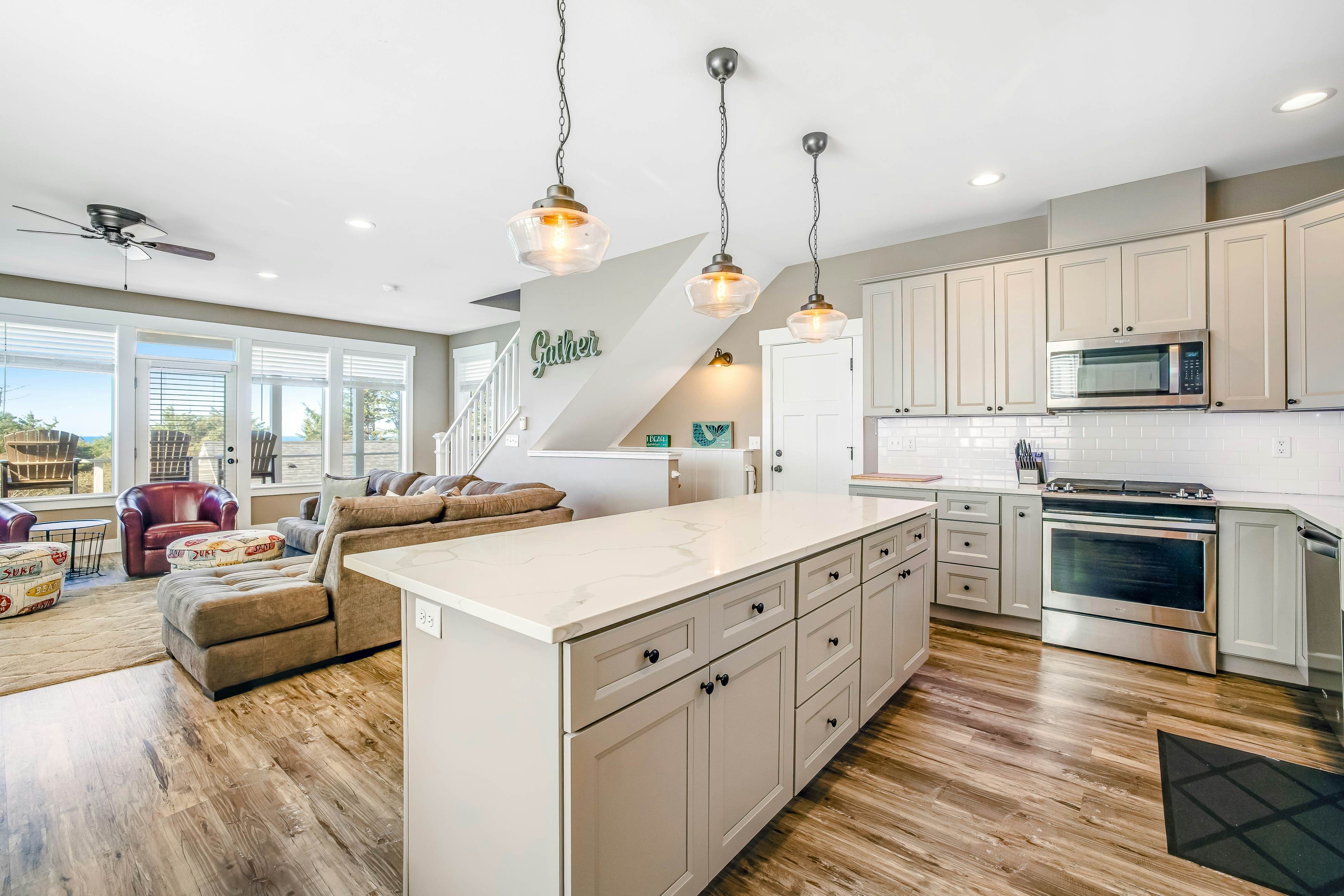 Gorgeous Ocean View Home w/ Private Hot Tub, Fast WiFi, Gas Fireplaces, and W/D