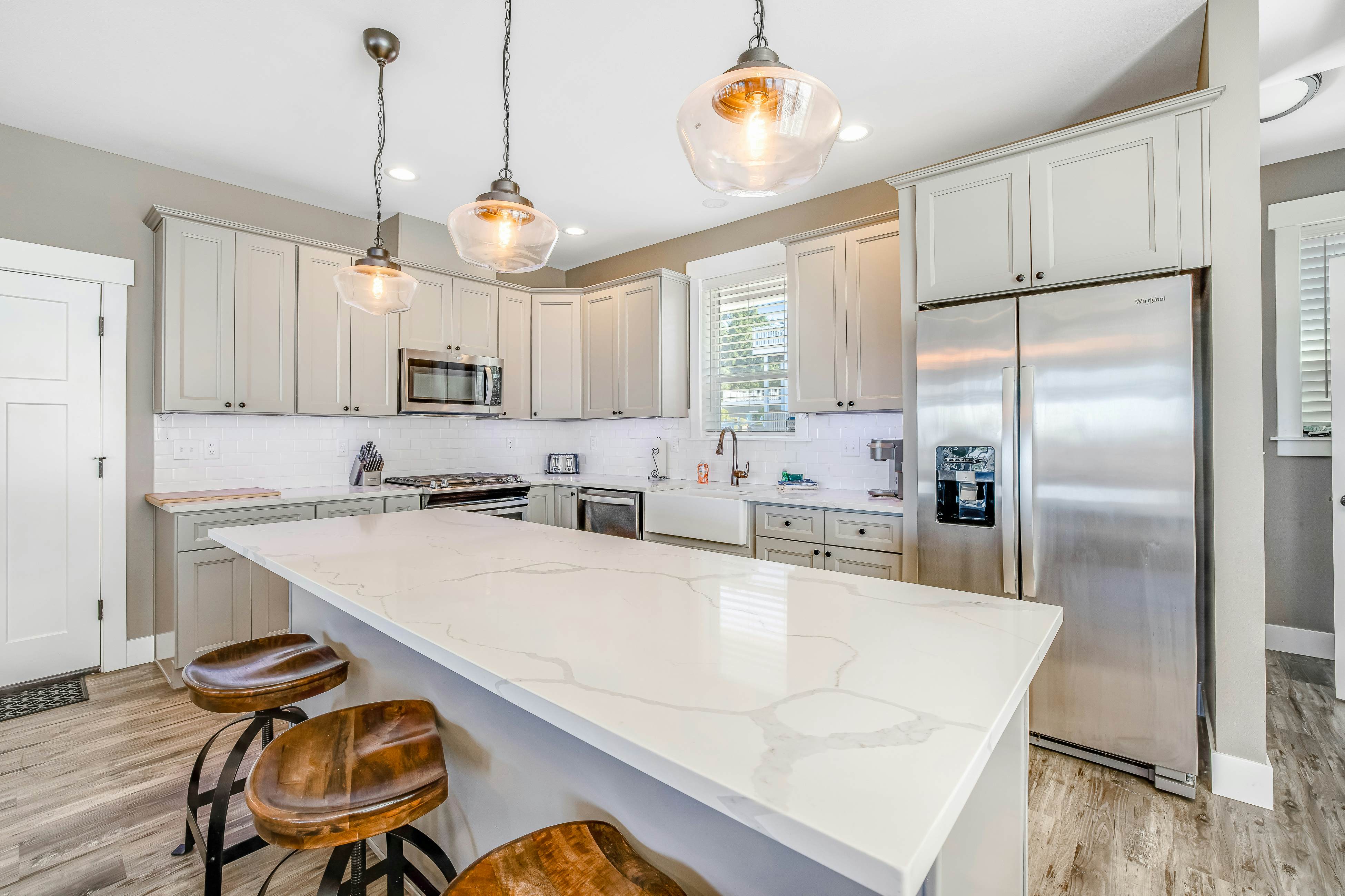 Gorgeous Ocean View Home w/ Private Hot Tub, Fast WiFi, Gas Fireplaces, and W/D