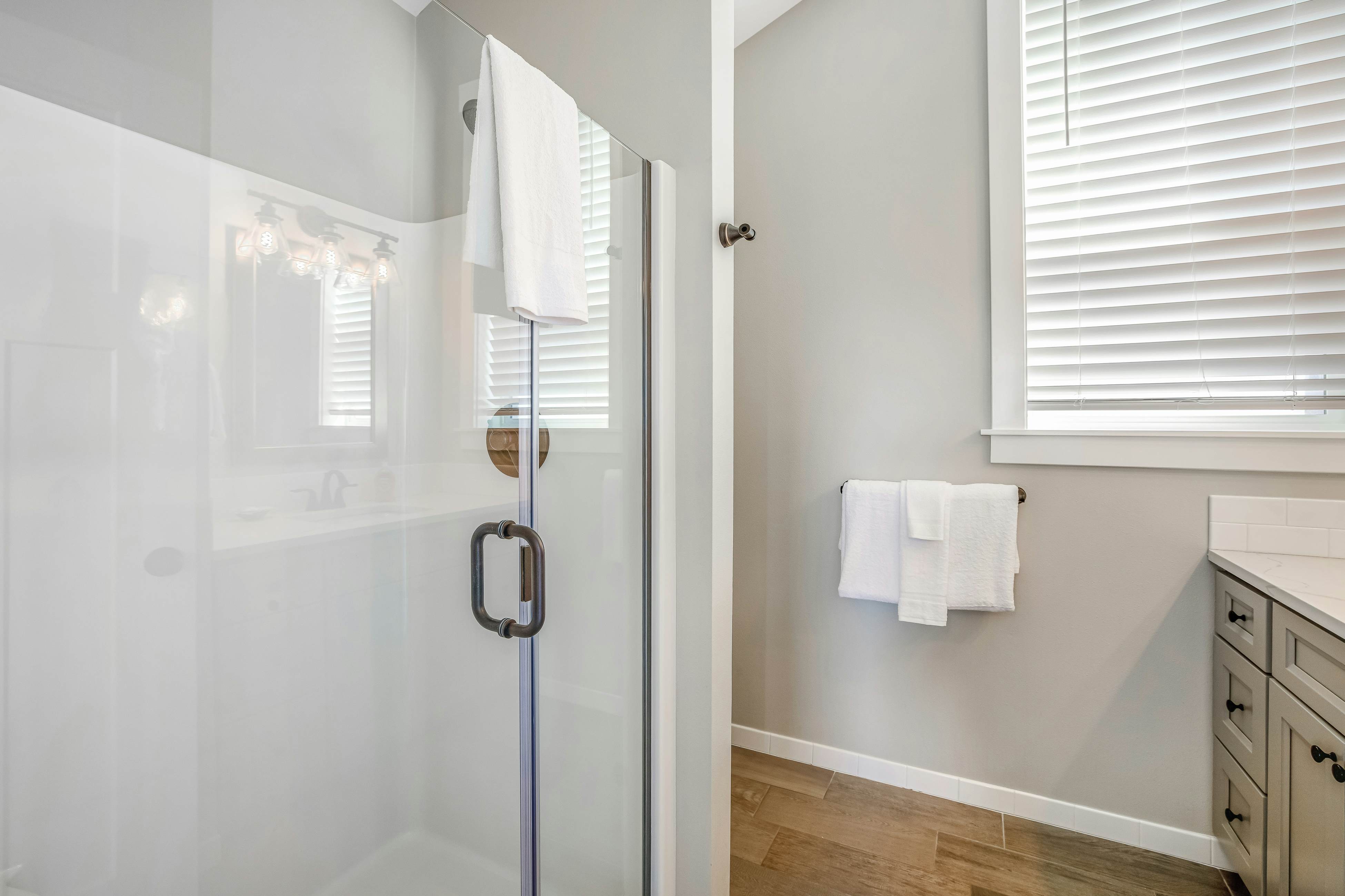 Gorgeous Ocean View Home w/ Private Hot Tub, Fast WiFi, Gas Fireplaces, and W/D